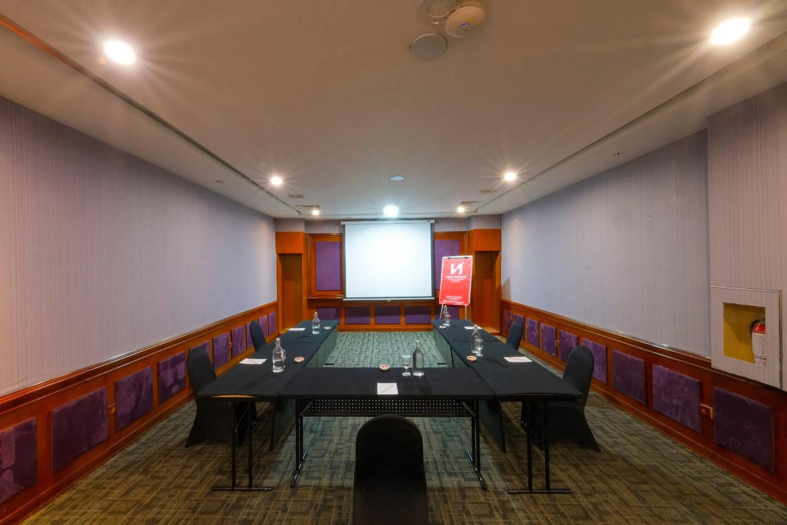 Meeting/conference room in Swiss-Belhotel Mangga Besar