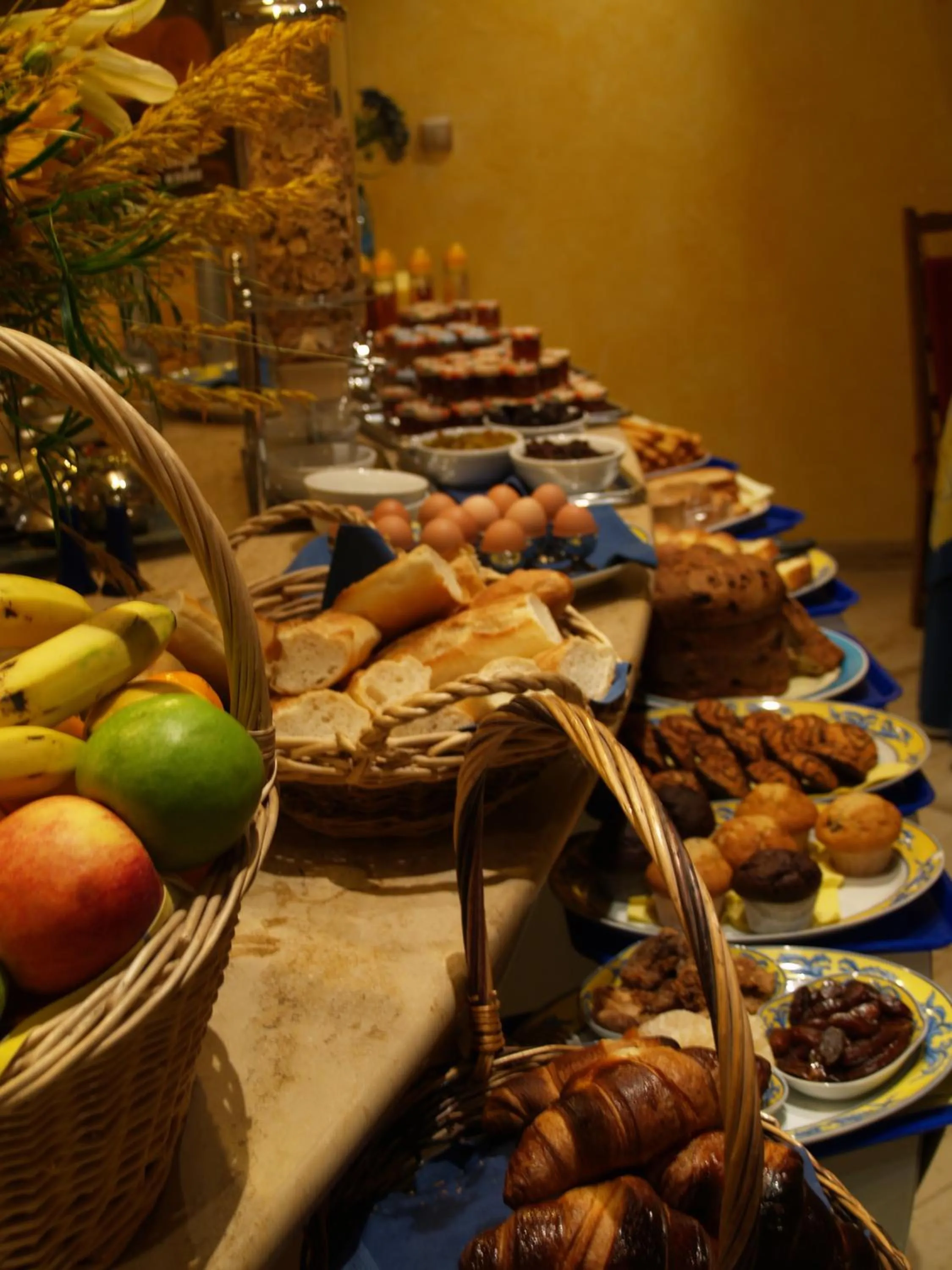 Restaurant/places to eat in Les Reflets Jaunes