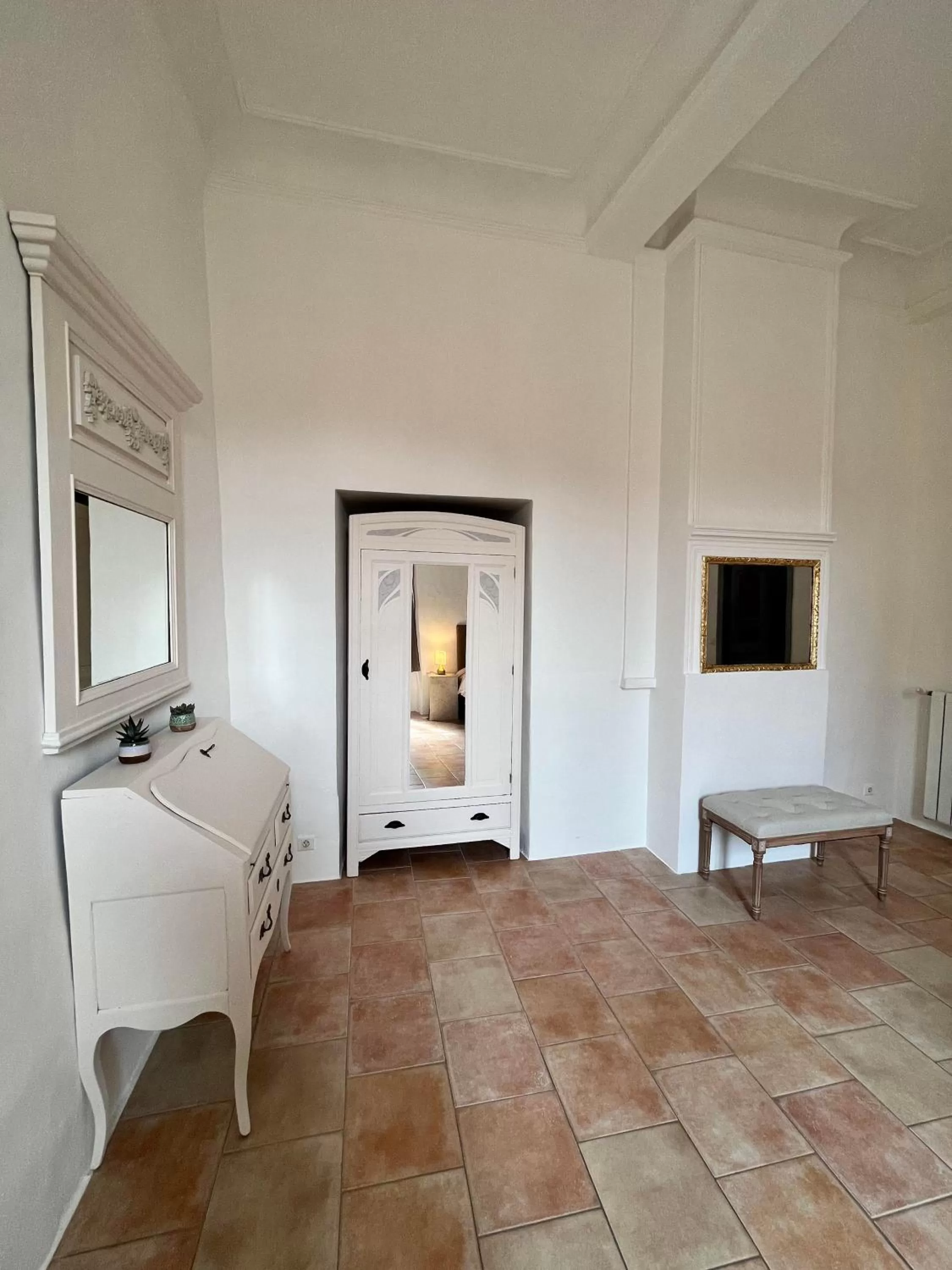 wardrobe, Bed in La Tour de Pezene