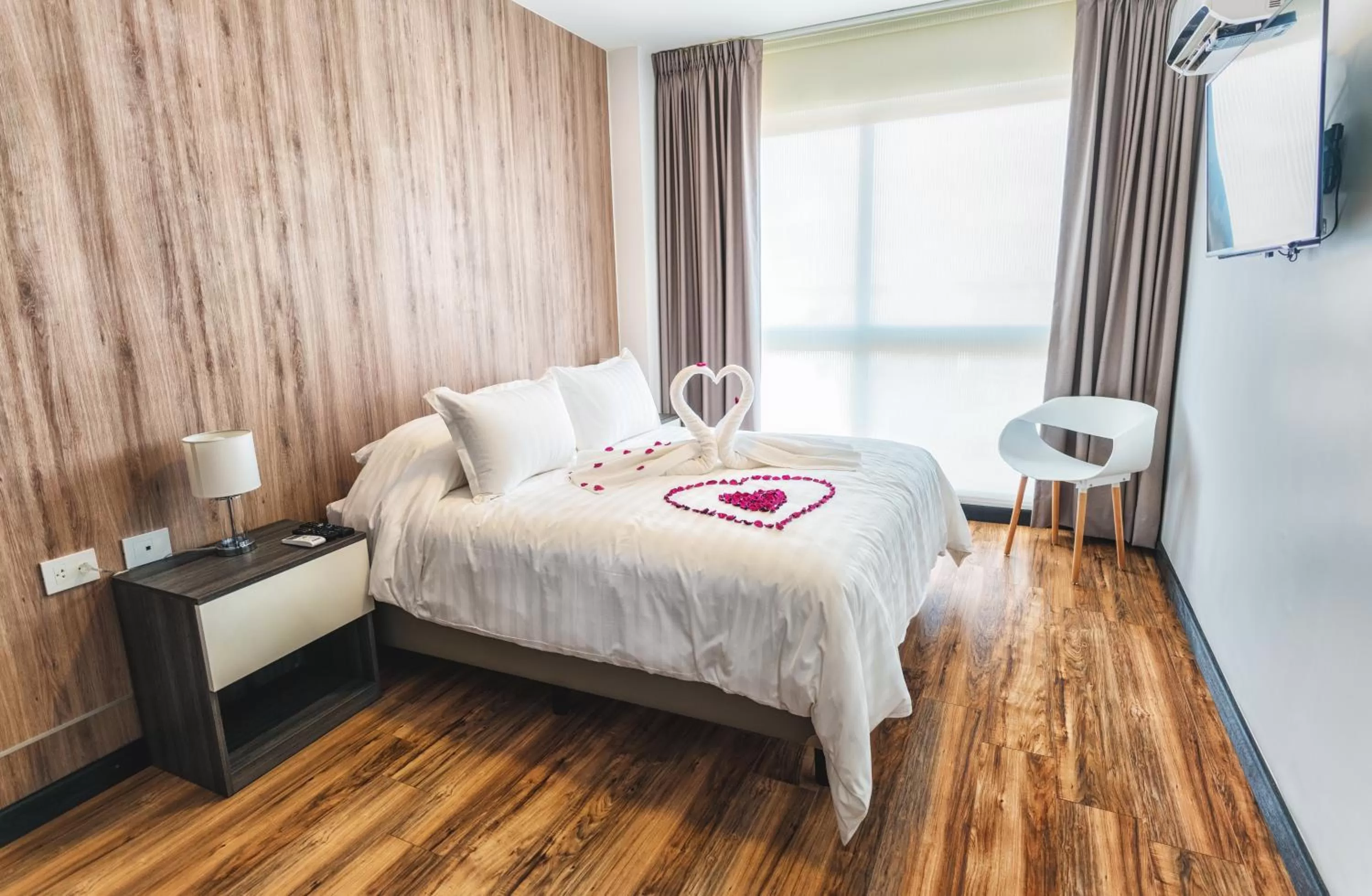 Bed in Urban Suites Apart Hotel