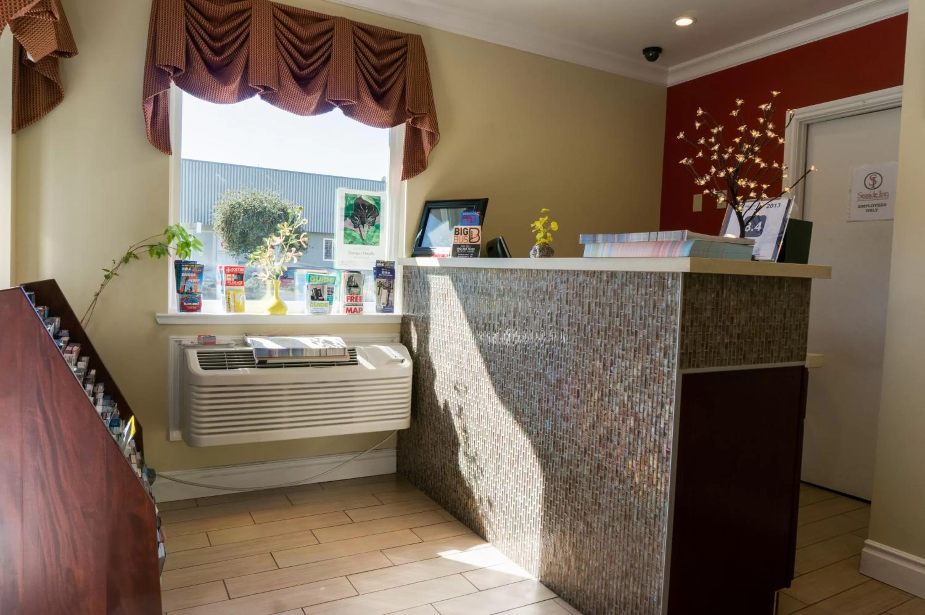 Lobby or reception in Seaside Inn