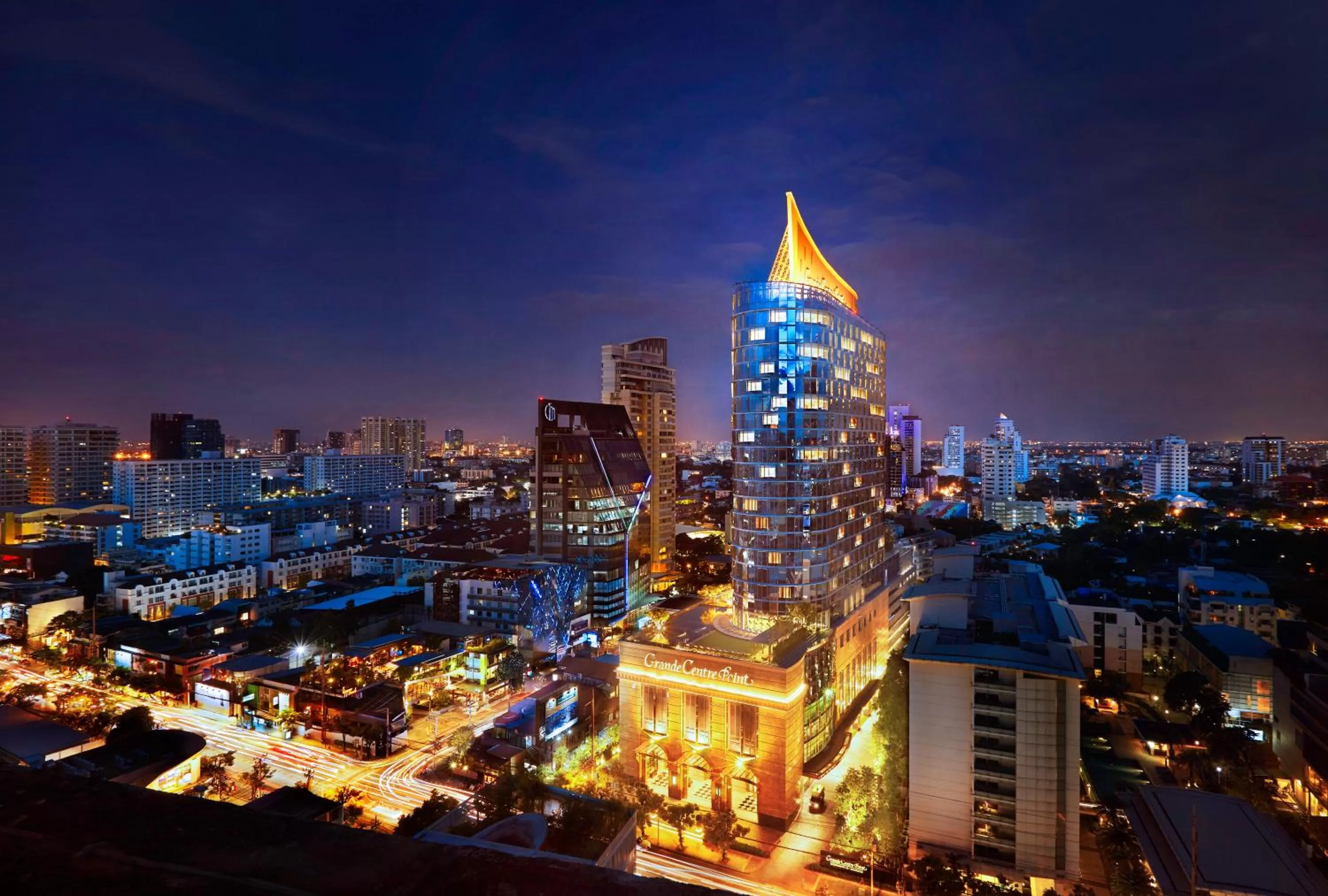 Property building in Grande Centre Point Sukhumvit 55 Thong Lo
