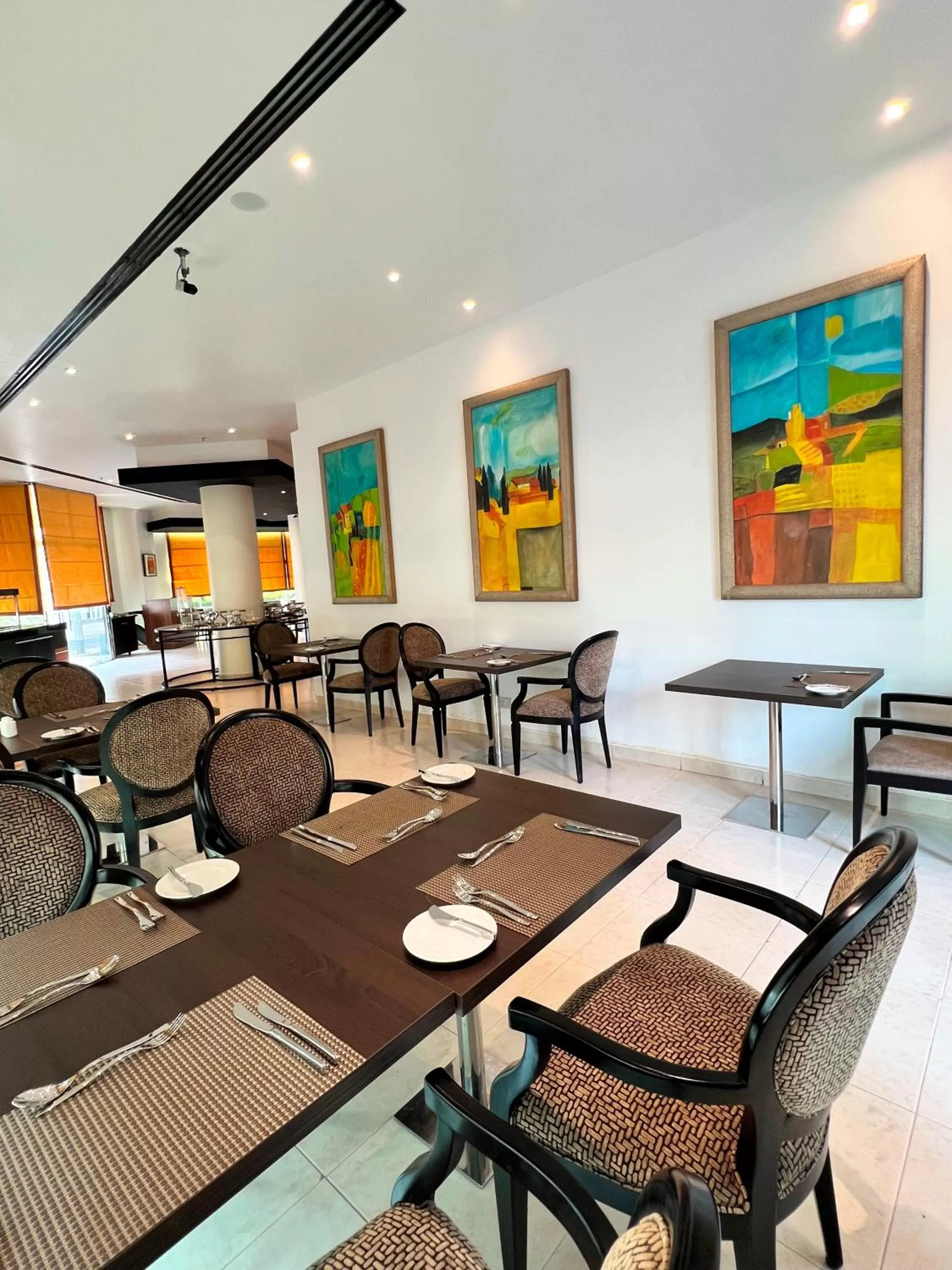 Restaurant/places to eat in City Seasons Suites