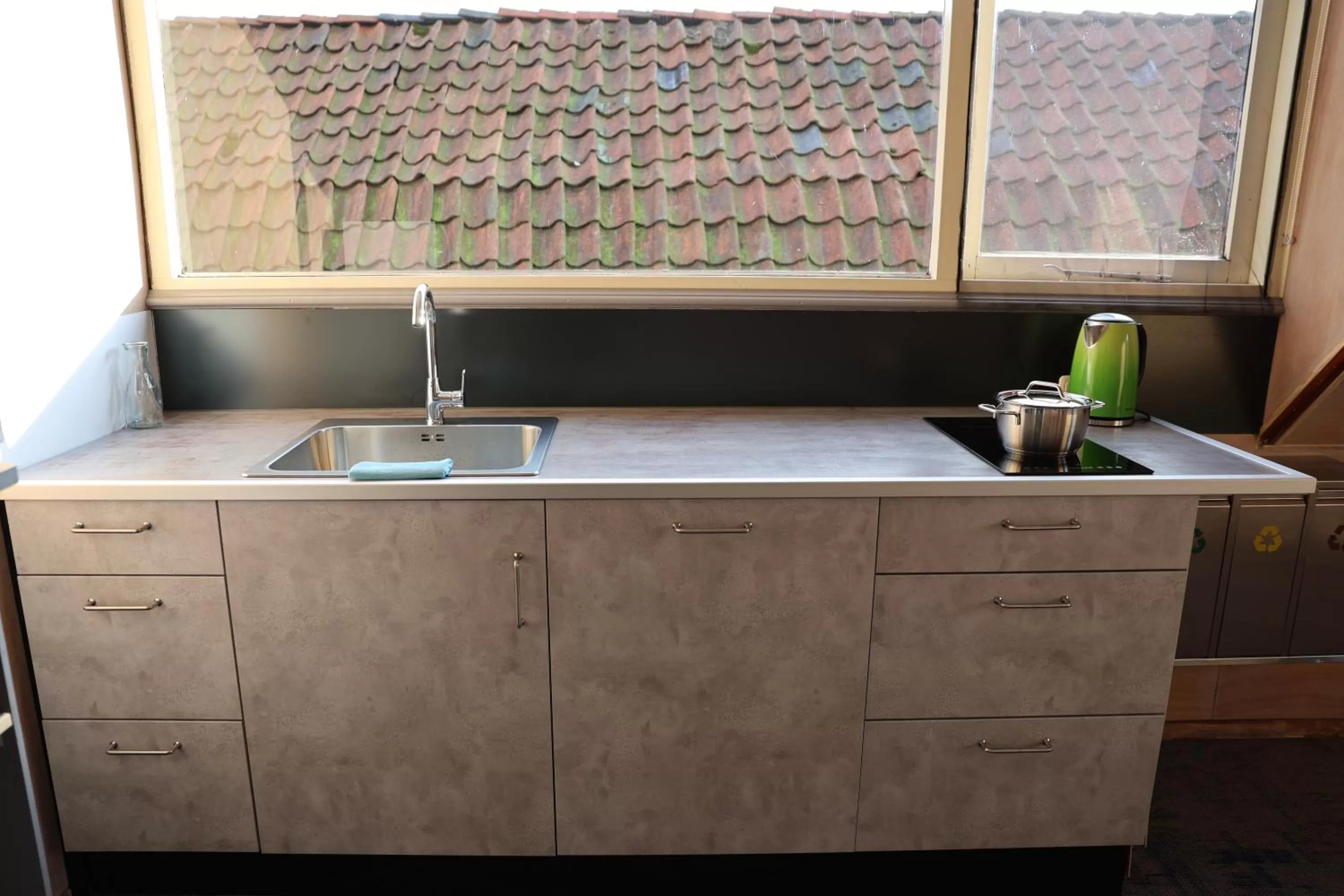 Kitchen or kitchenette in B & B Marrum Hotel Marrum