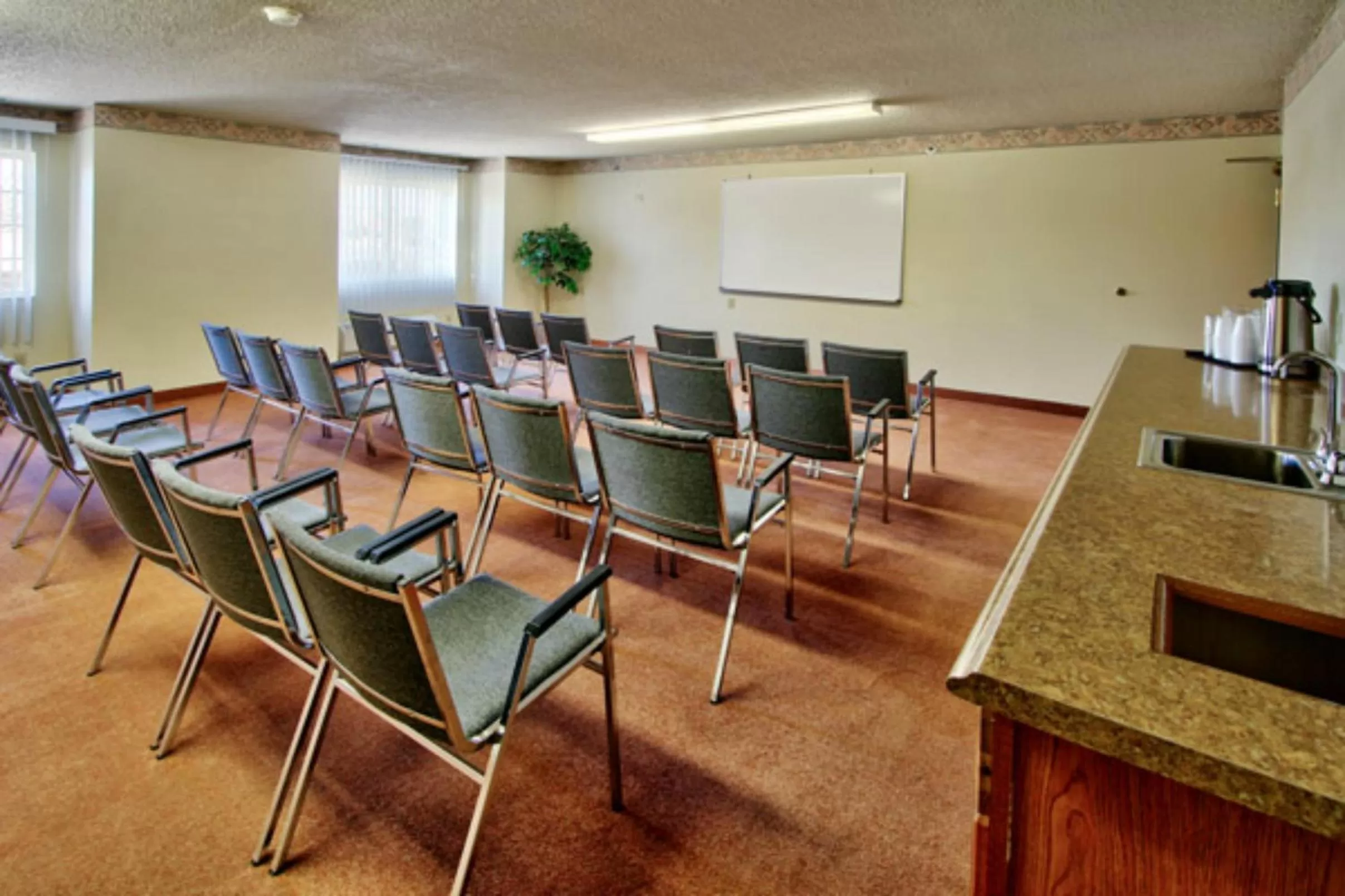 Business facilities in Western Skies Inn & Suites