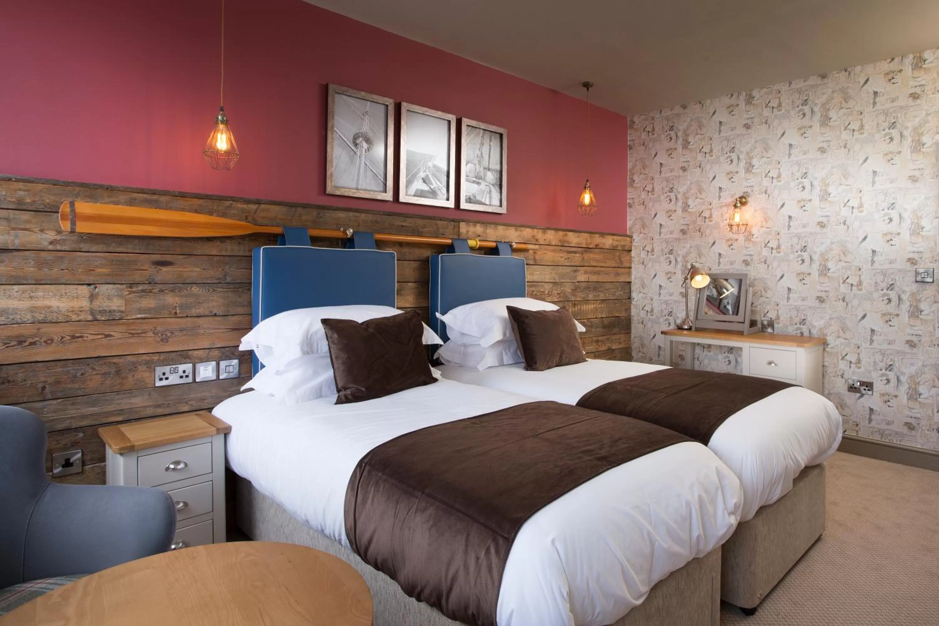 Photo of the whole room, Bed in The Ship & Trades