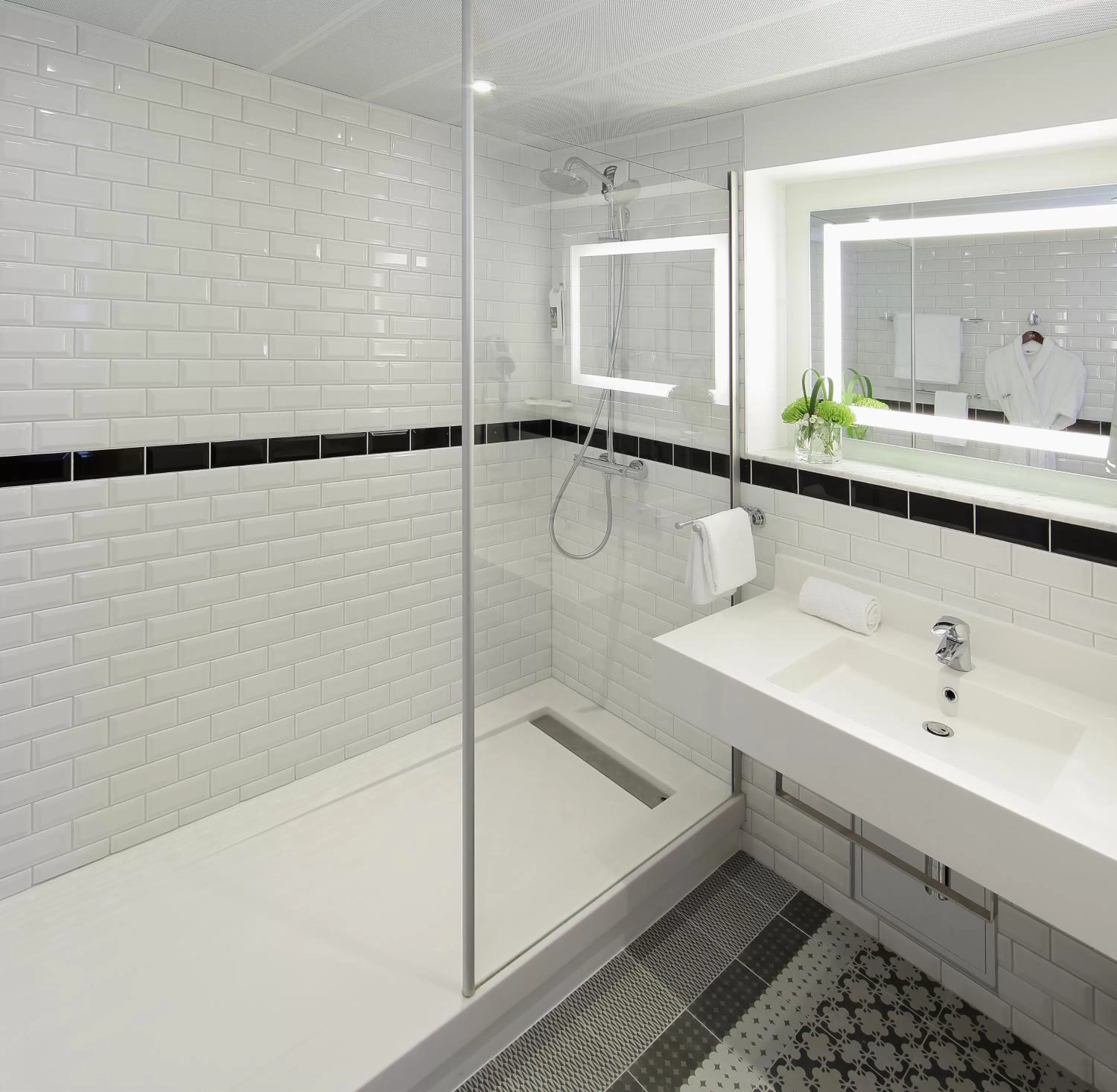 Shower in Mercure Hotel Forbach Centre de Loisirs