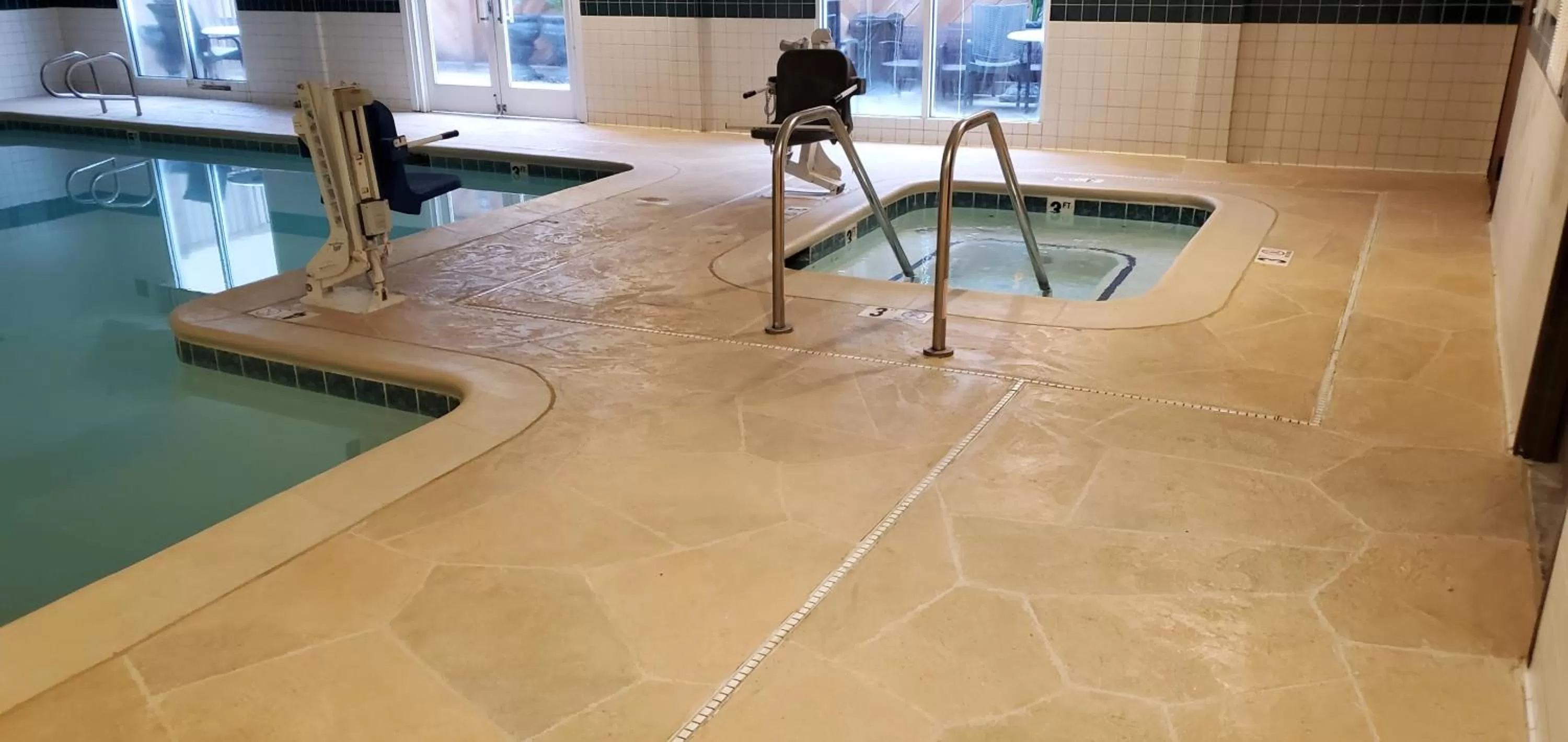 Swimming Pool in Best Western Airport Inn & Suites Oakland