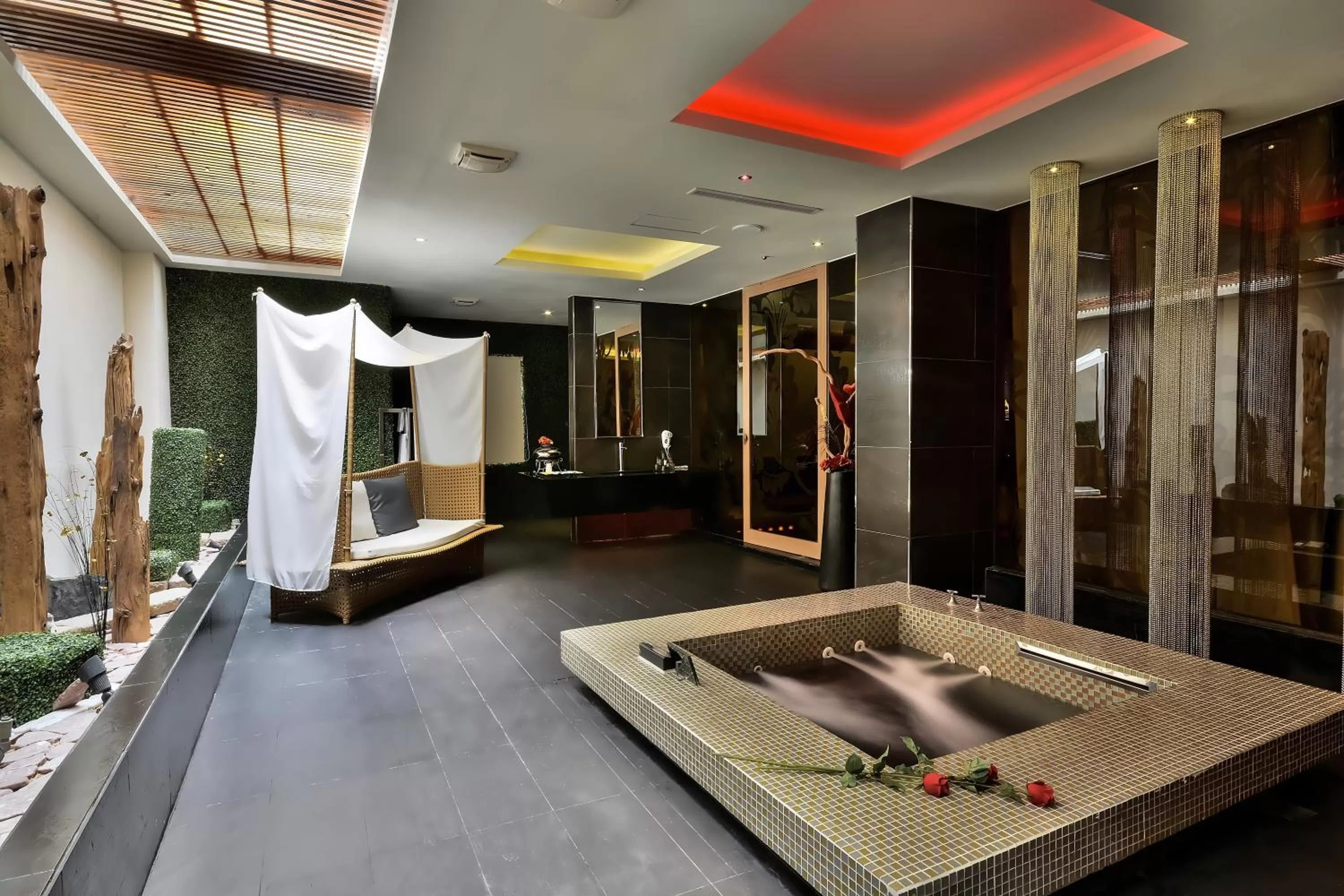 Hot Tub in Xiadu Motel