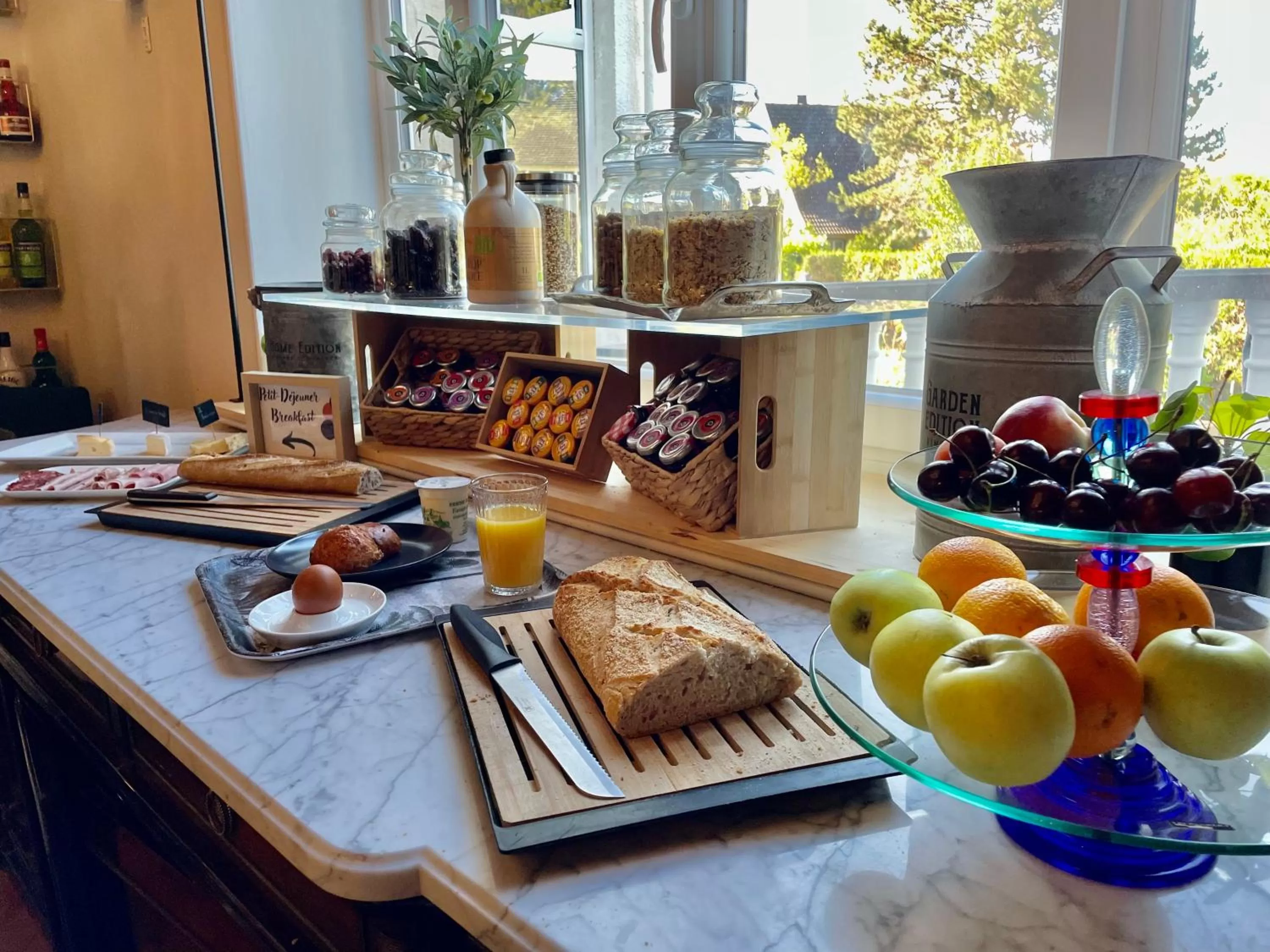 Buffet breakfast, Food in LA VILLA Hôtel-Restaurant