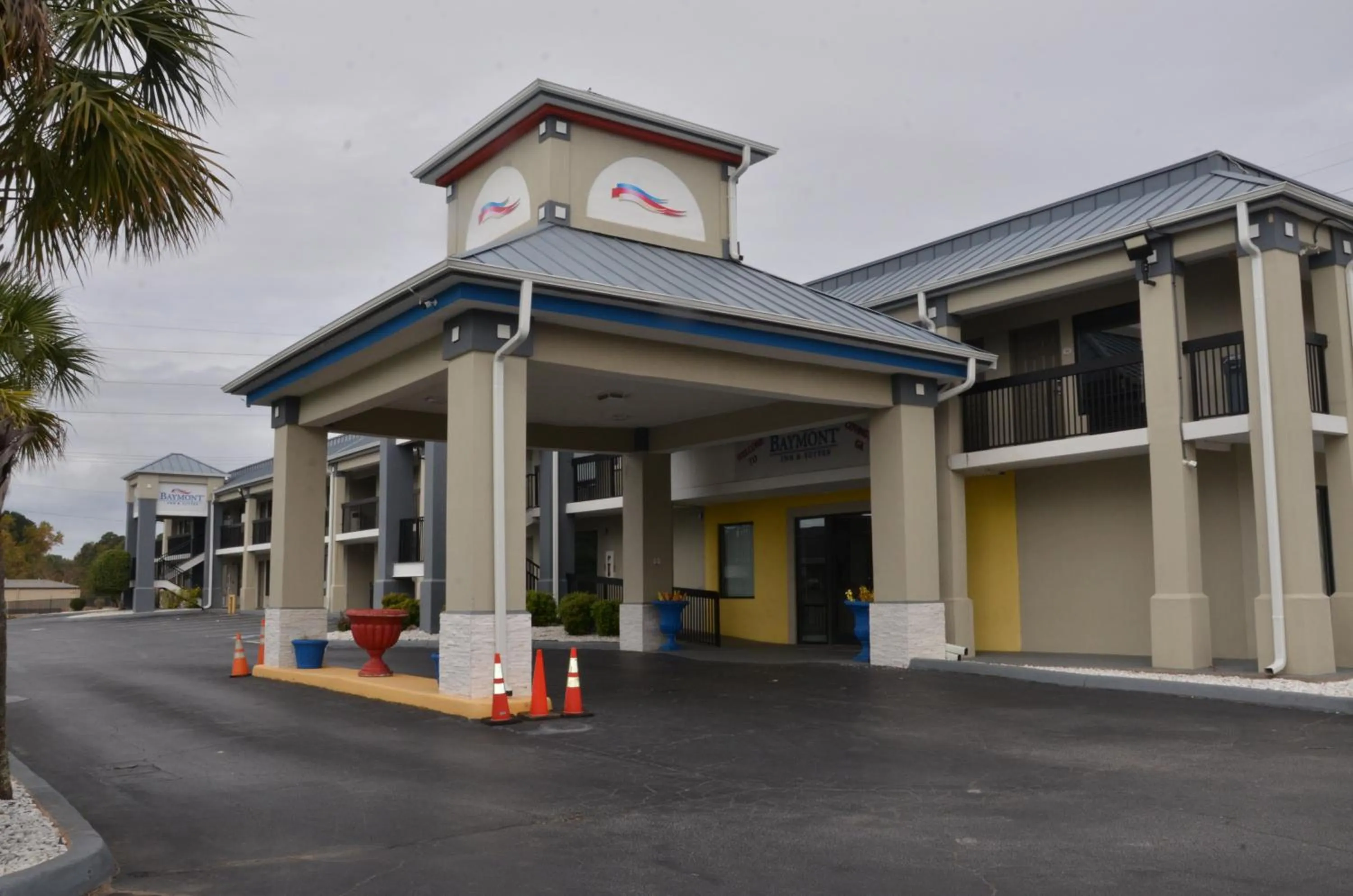 Property Building in BAYMONT INN