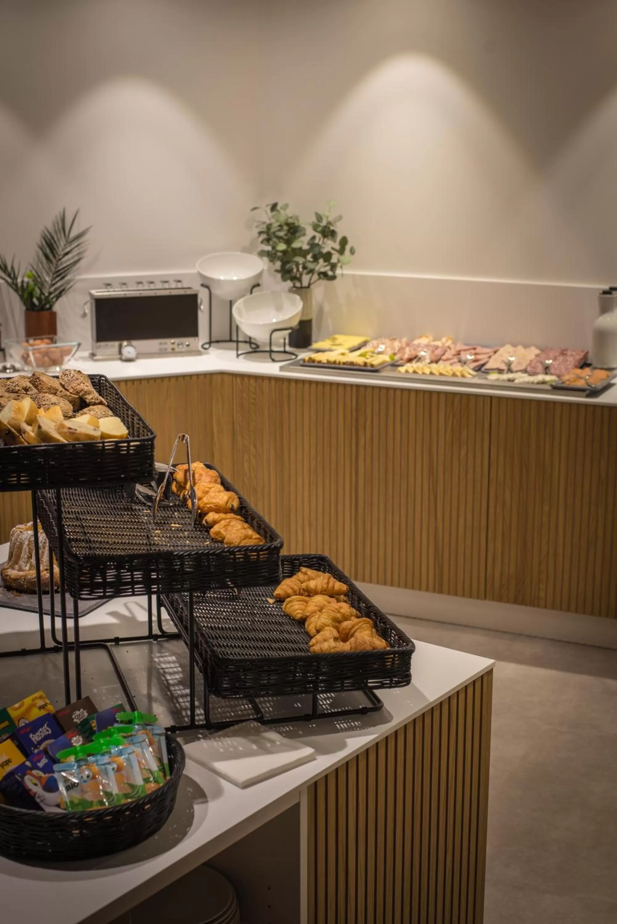 Breakfast in L' Hôtel & Spa Ribeauville- Haut-Koenigsbourg