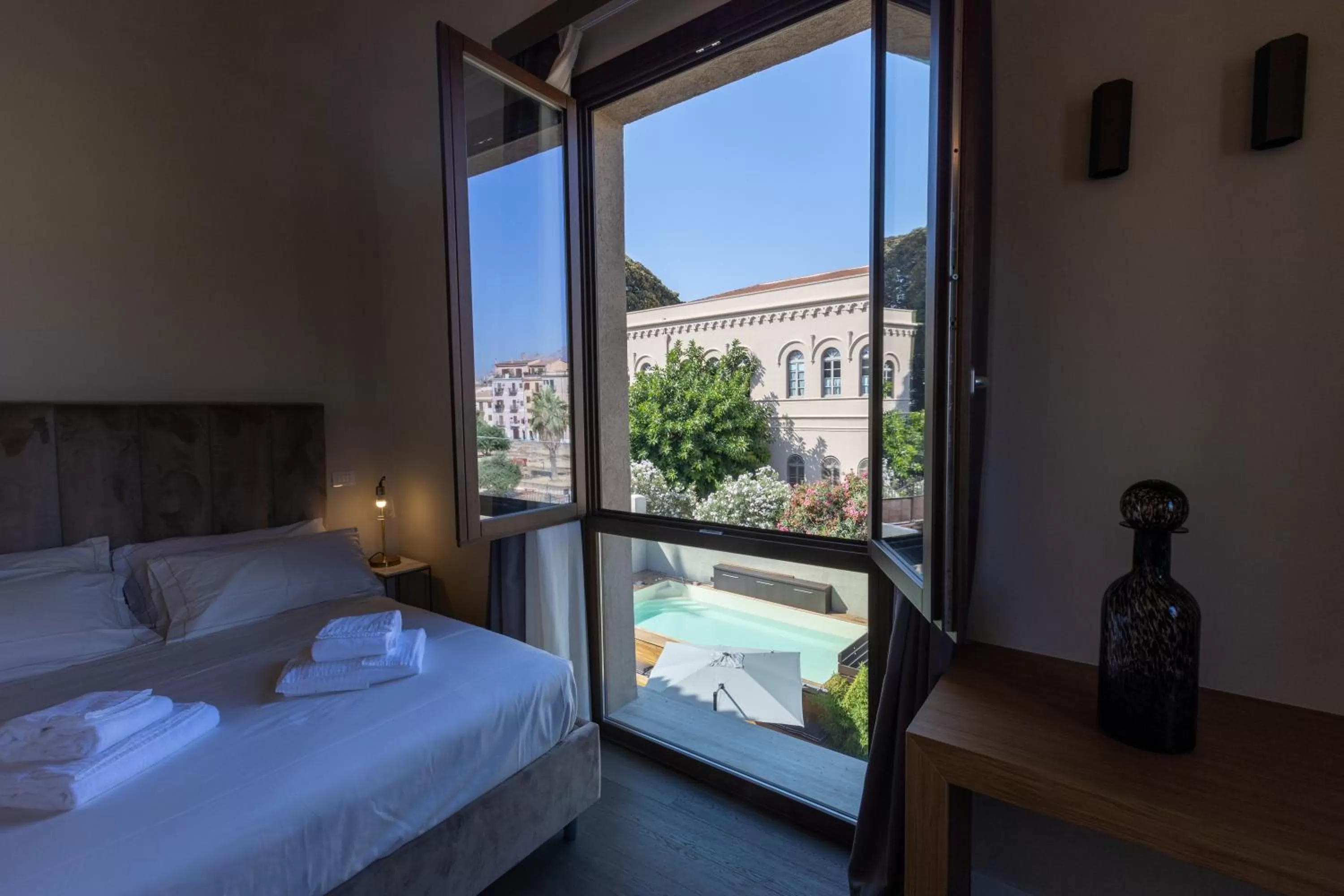 View (from property/room), Bed in Bastione Spasimo Boutique Hotel
