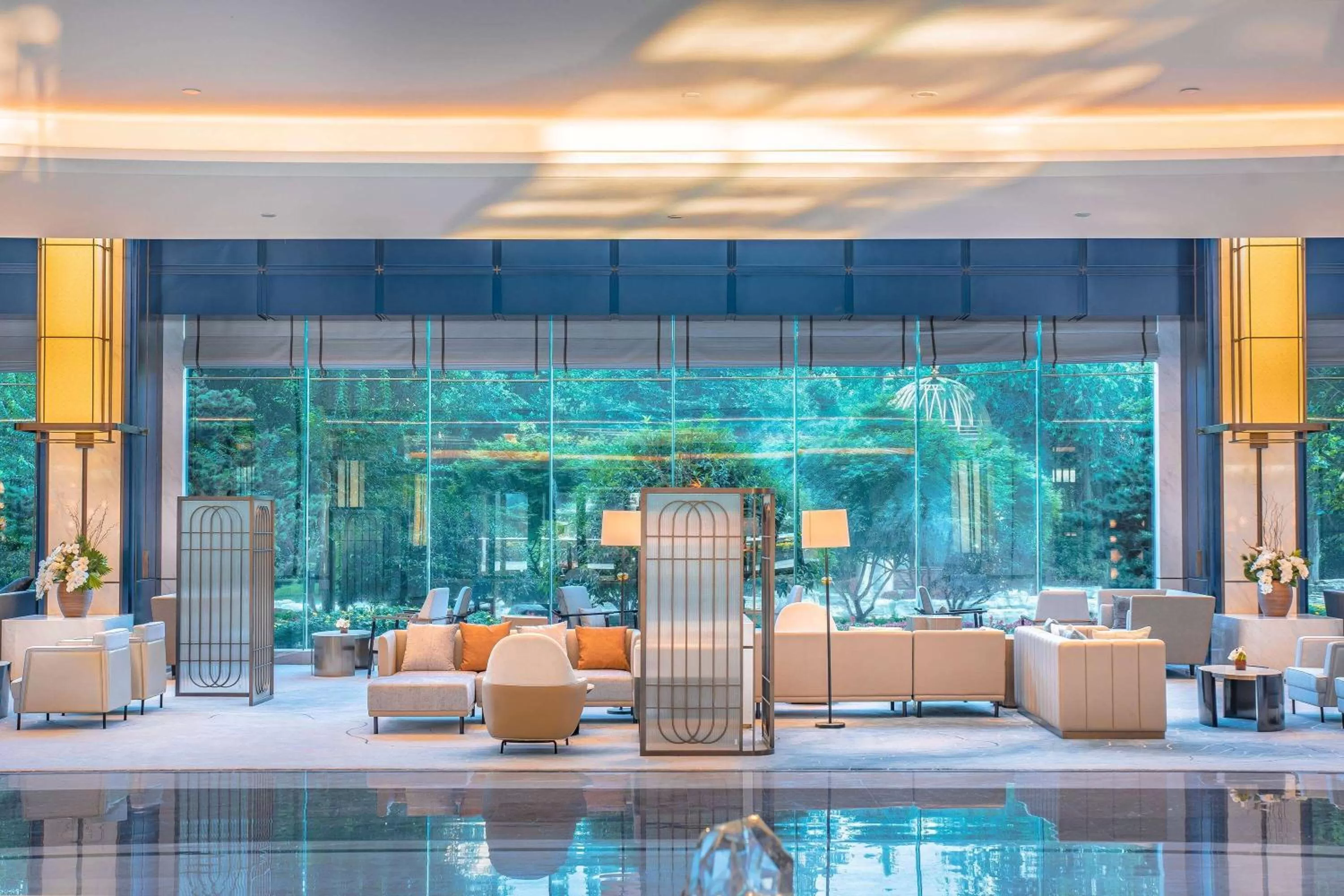 Lobby or reception in Wyndham Qingdao l Free Fixed-Time Shuttle Service Between Hotel and Airport & North Railway Station l Outdoor Children's Amusement Park l 1-Hour Play Snooker or Table Tennis