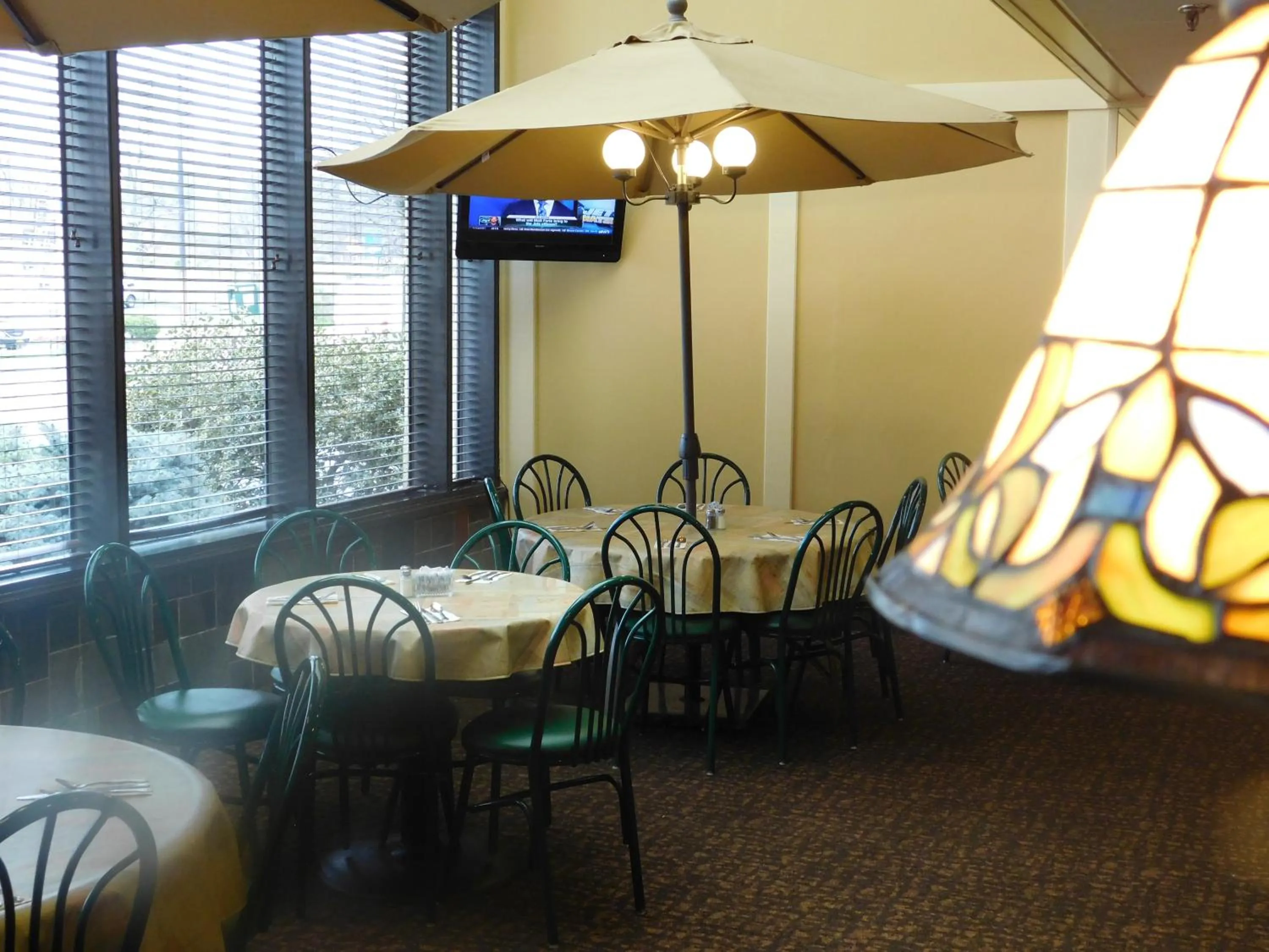 Restaurant/places to eat in West Gate Inn Nyack