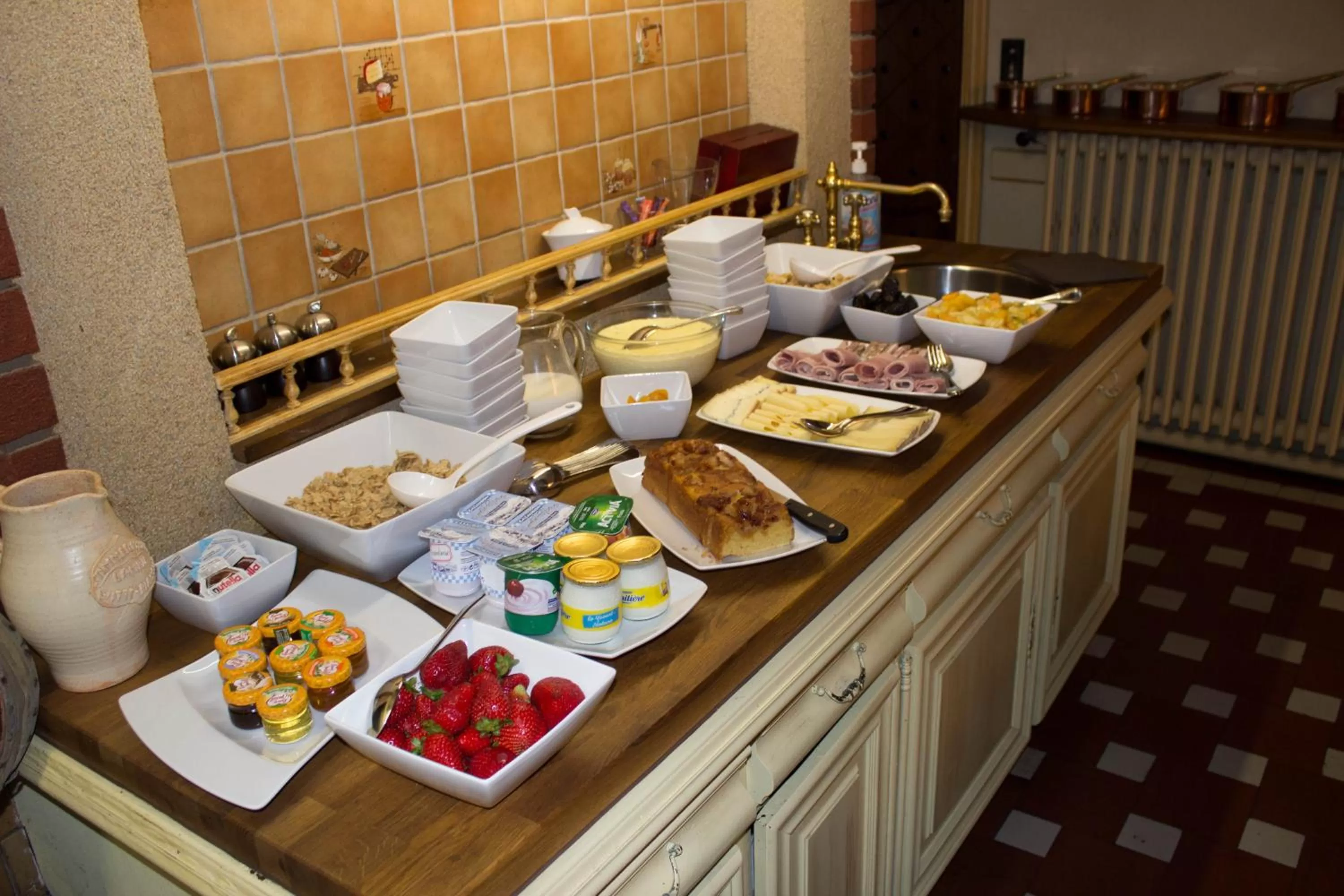 Restaurant/places to eat in Château la Moune