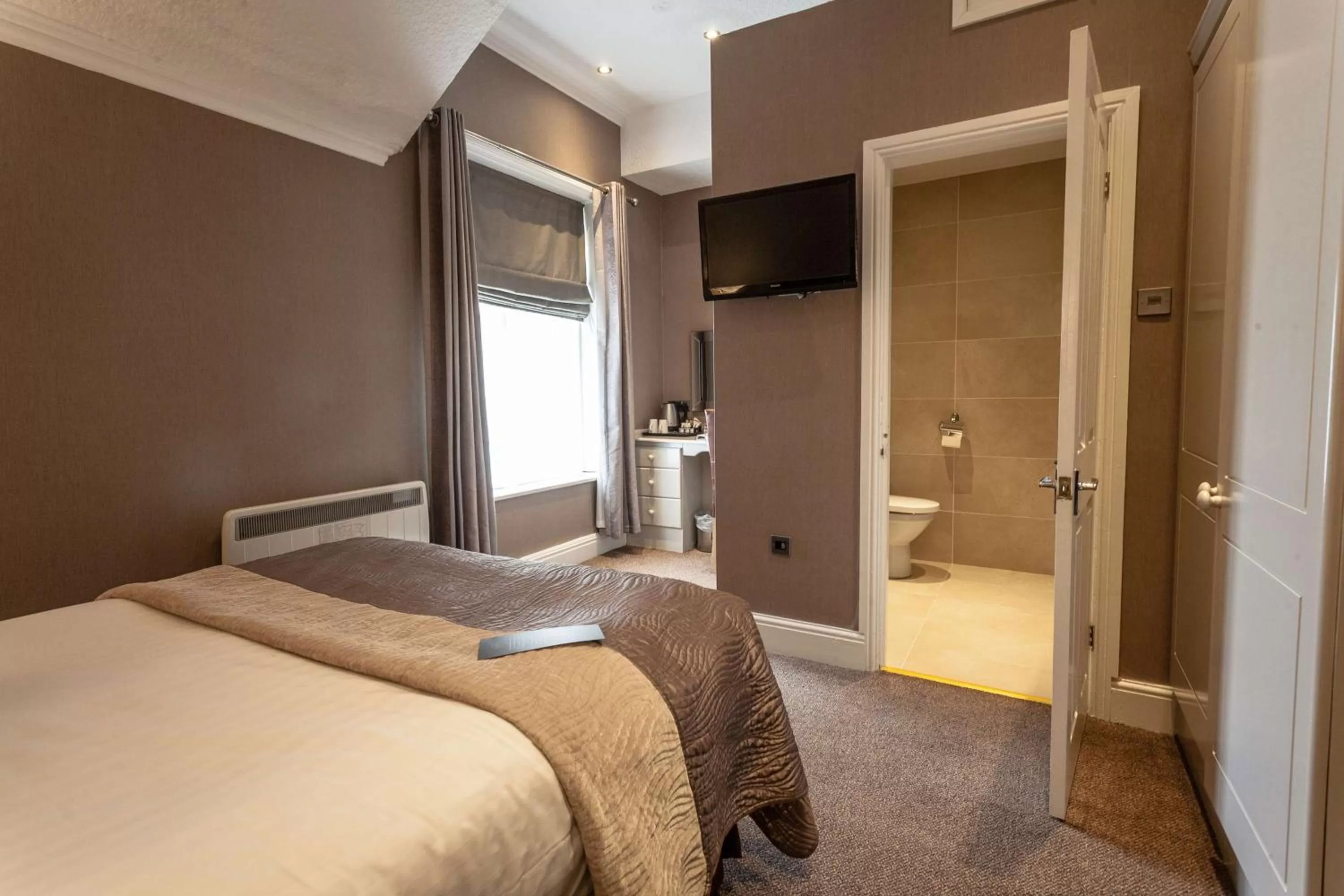 Bedroom, Bed in Glendower Hotel BW Signature Collection