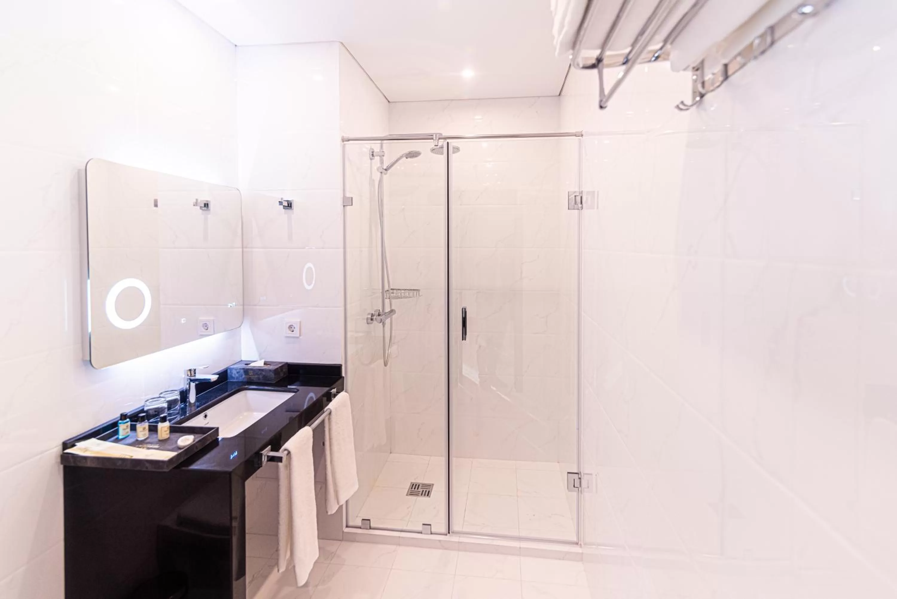 Shower in Resident City Hotel