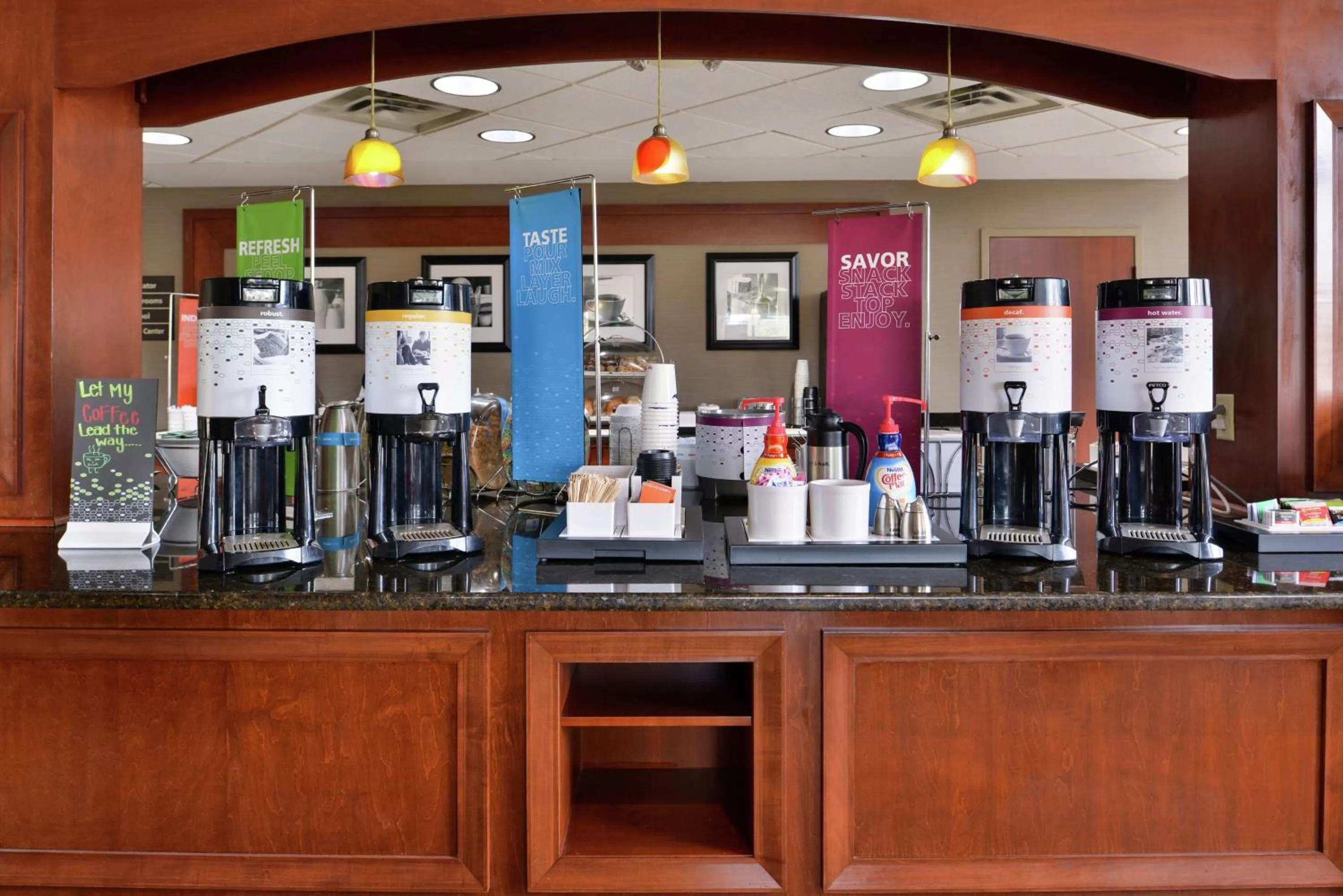 Dining area in Hampton Inn Norfolk/Virginia Beach