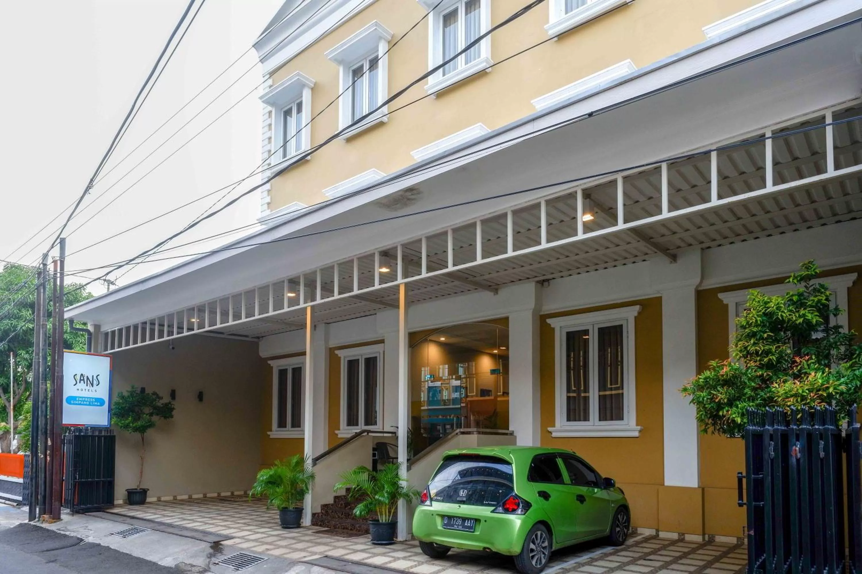 Property building in Sans Hotel Empress Simpang Lima