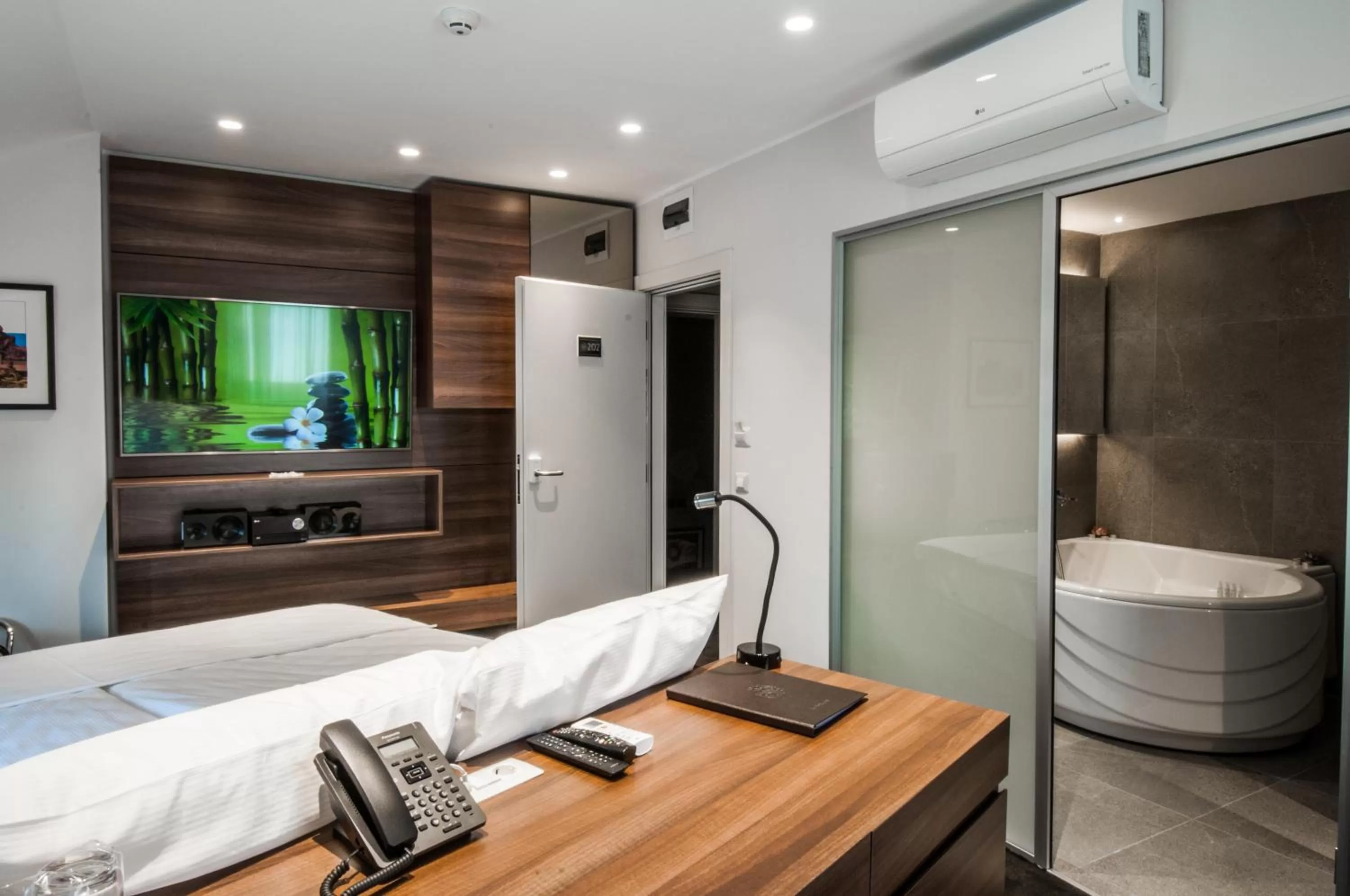 Bed in Best Western Premier Natalija Residence