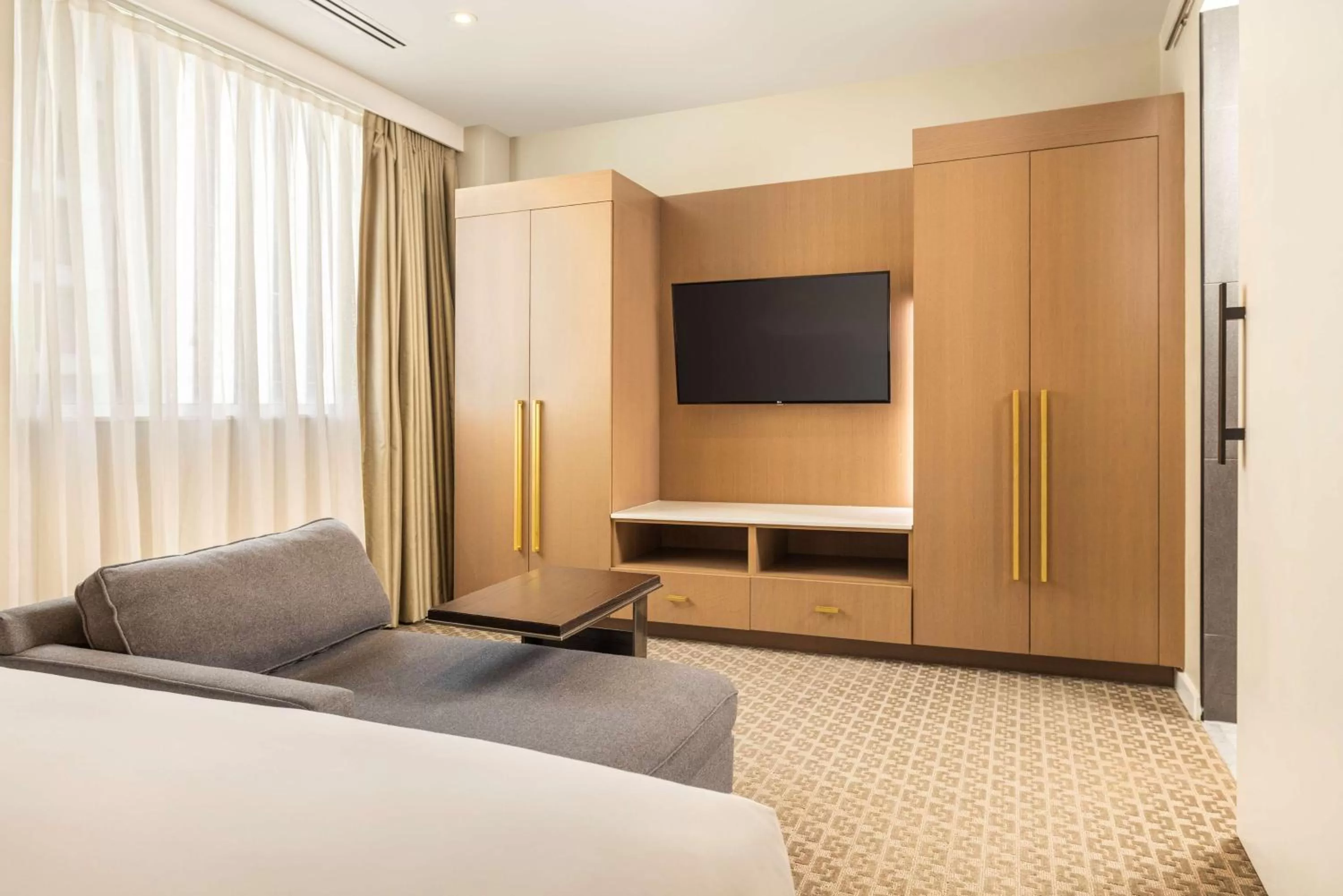 Living room, Bed in The Statler Dallas, Curio Collection By Hilton