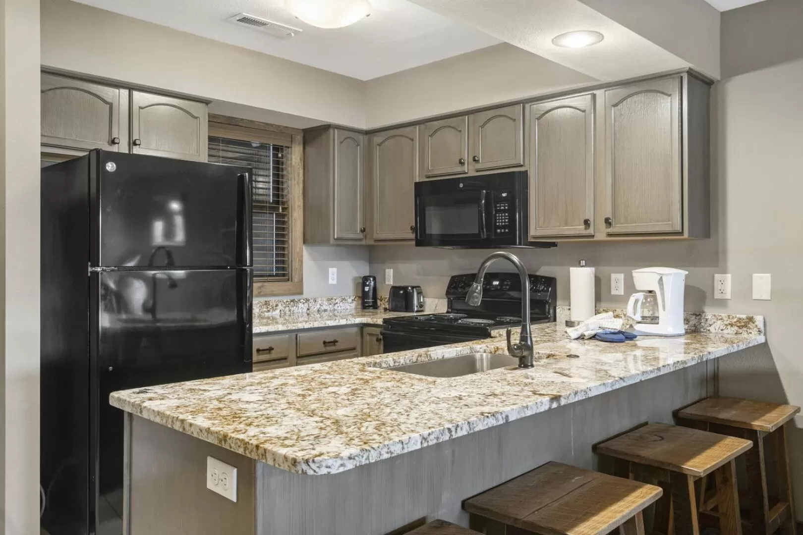 Kitchen or kitchenette in Table Rock Resorts at Indian Point