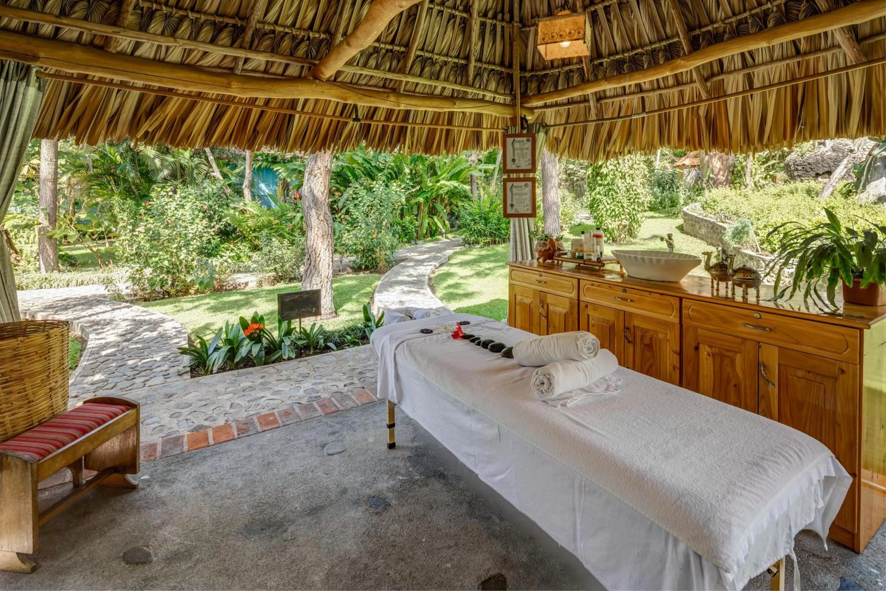 Massage in Regis Hotel Spa