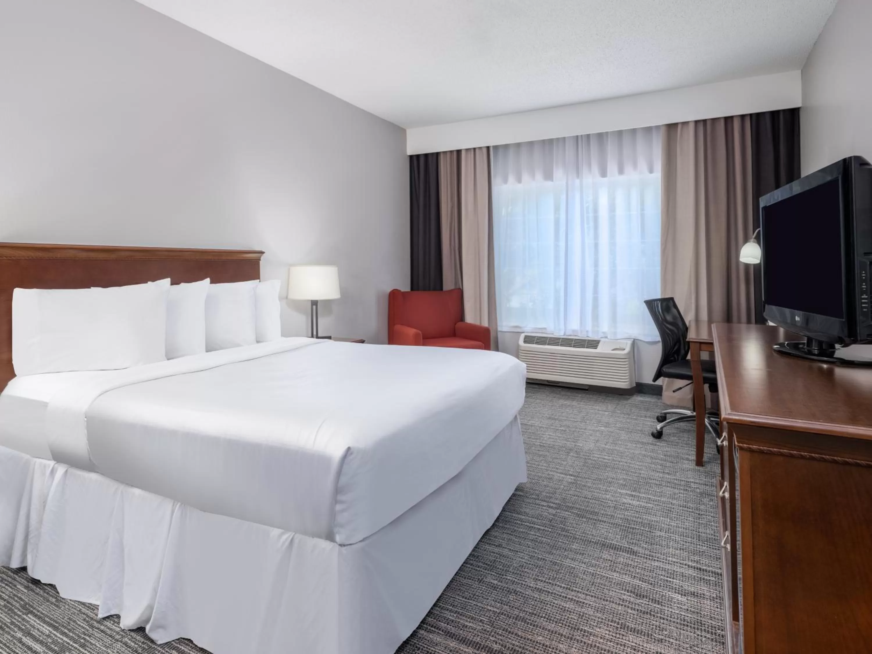 Bedroom in Country Inn & Suites by Radisson, Maumee - Toledo