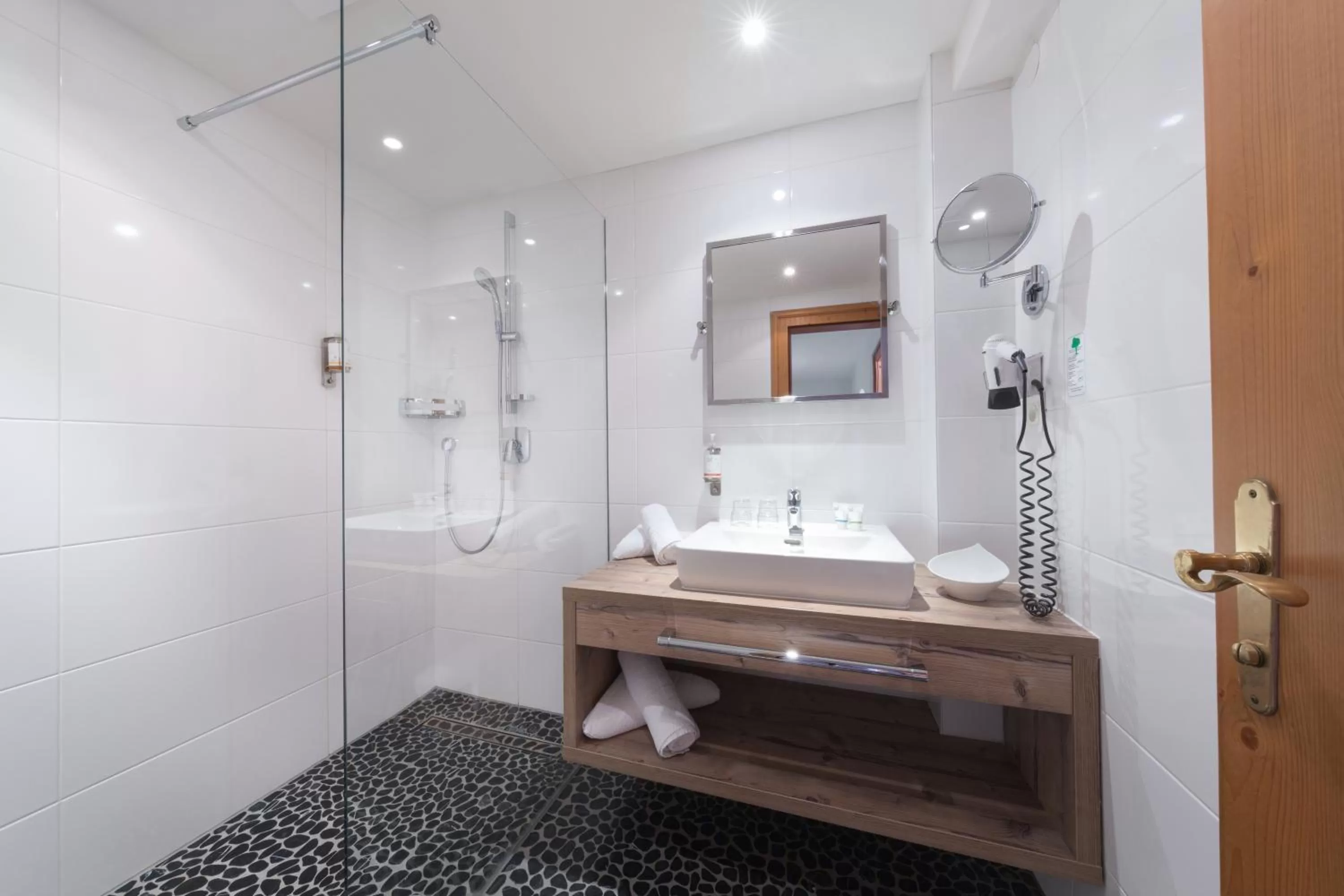 Bathroom in Wellness Aparthotel "Lechlife" incl Pool - 400m zum SKILIFT