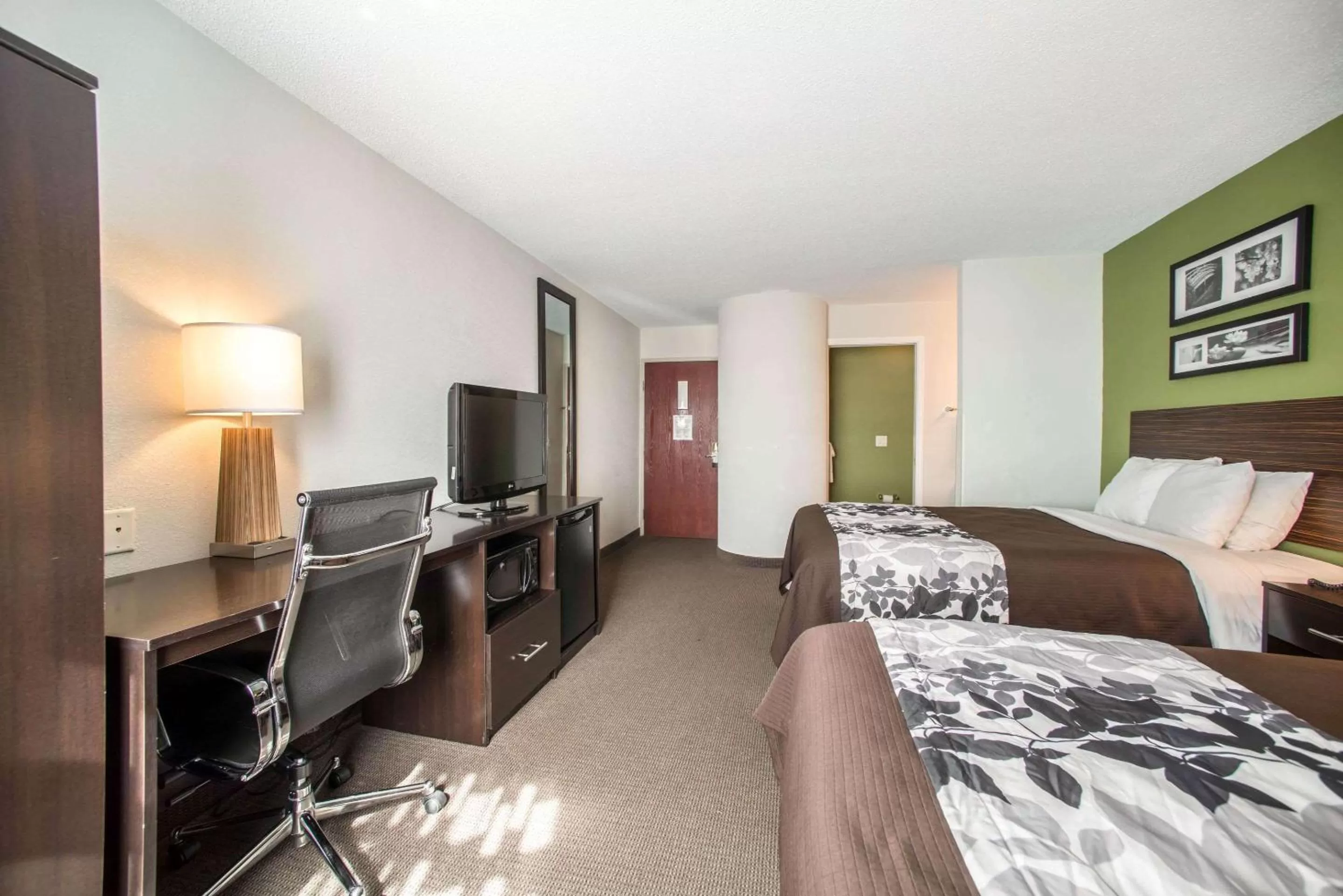 Photo of the whole room, Bed in Sleep Inn Decatur I-72