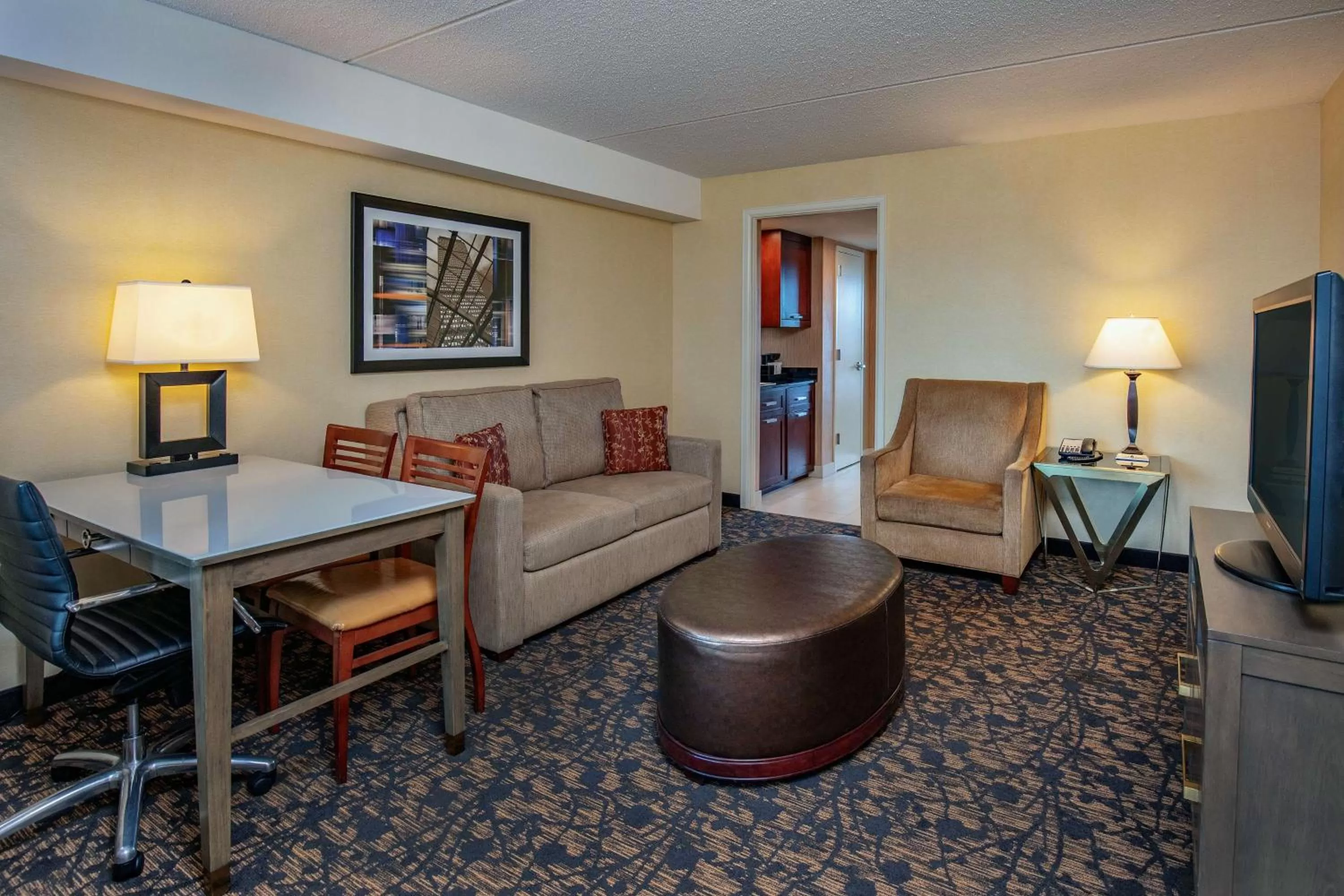 Living room in Embassy Suites by Hilton Boston Waltham