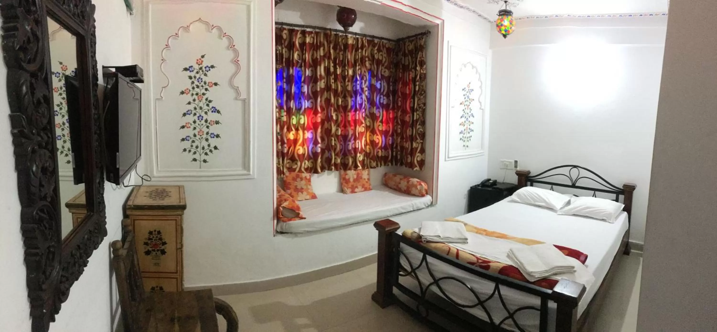 Photo of the whole room, Bed in Hotel Panorama Haveli