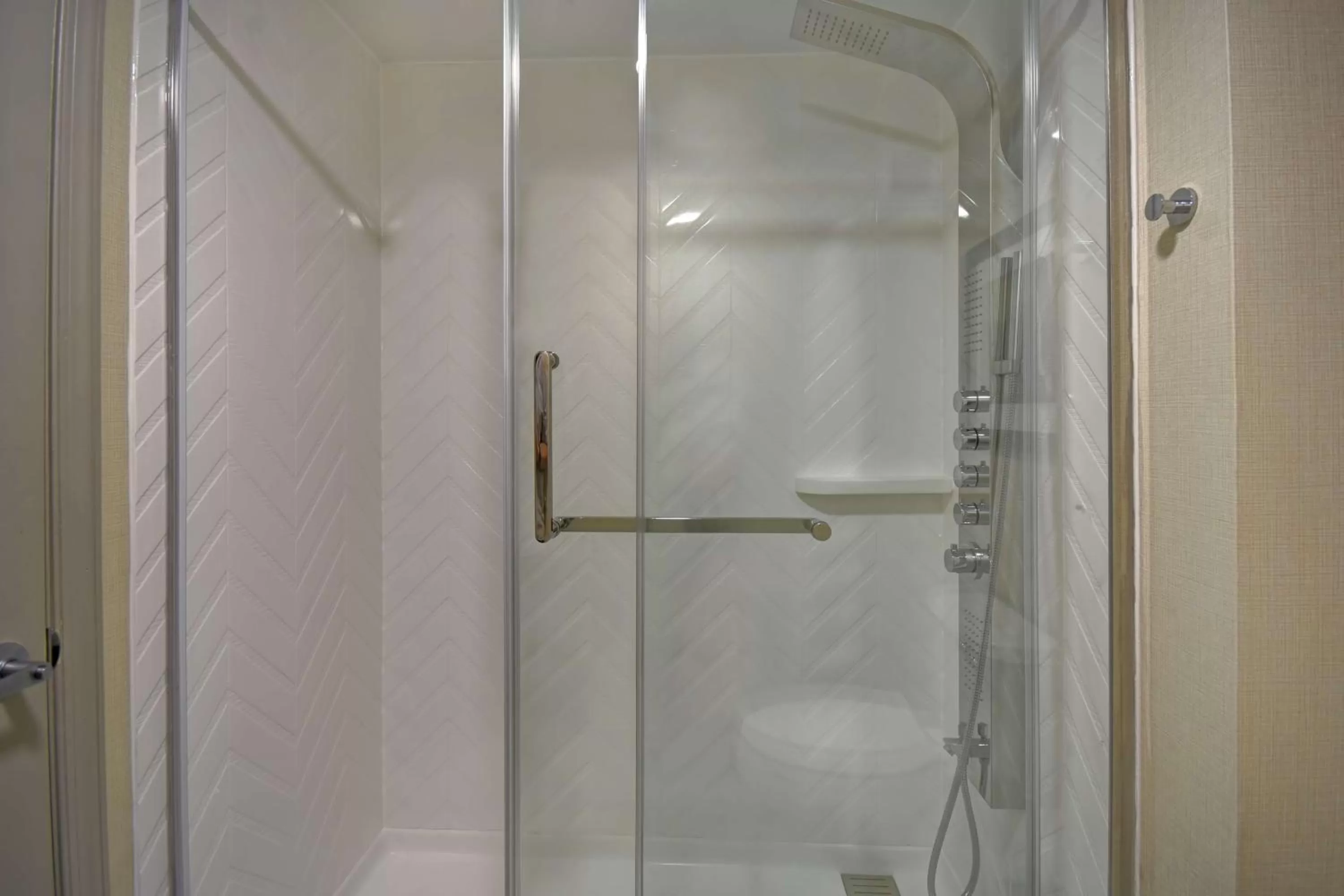 Bathroom in Homewood Suites by Hilton Philadelphia-Great Valley