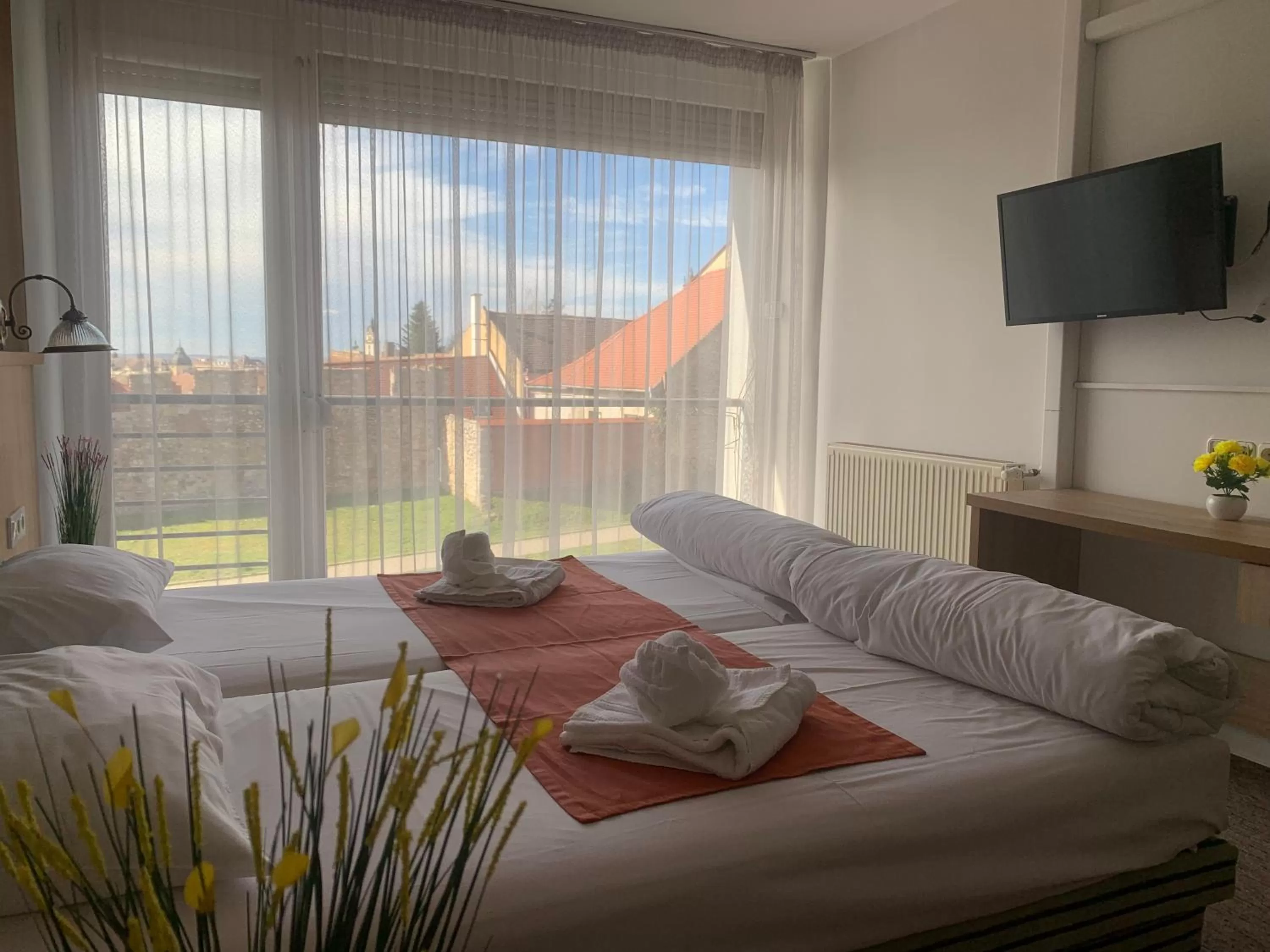 Bed in Várfal Wellness Panzió