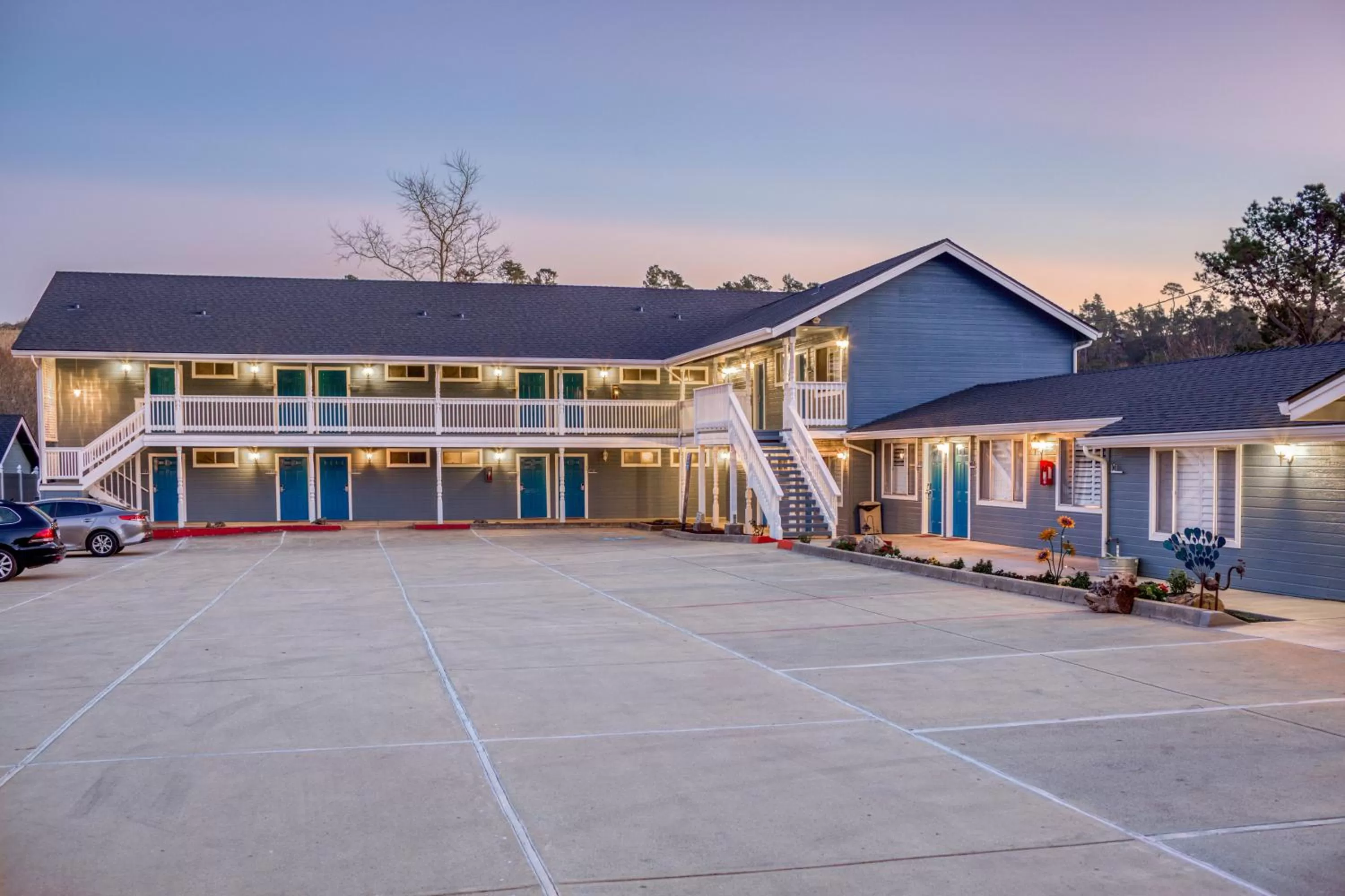 Property building in Creekside Inn Downtown