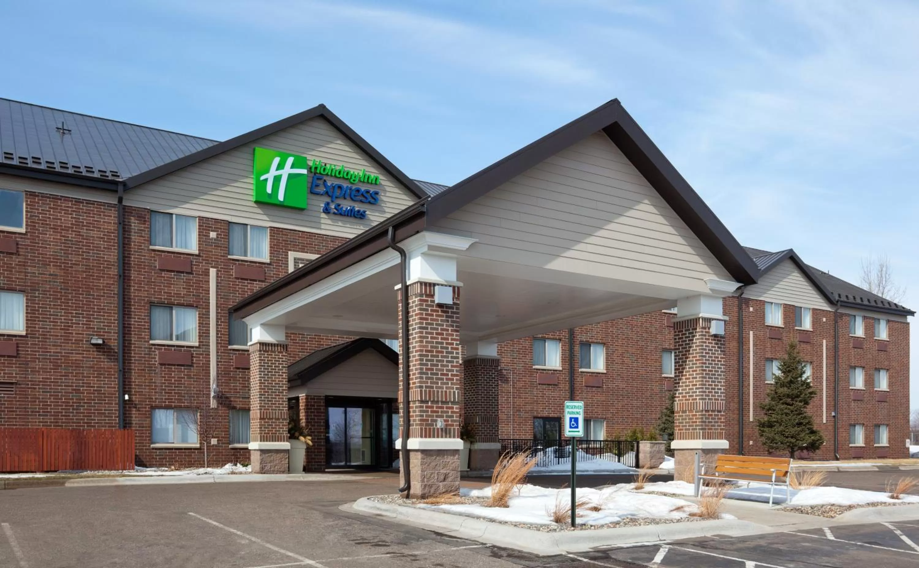Property building in Holiday Inn Express Hotel & Suites St. Paul - Woodbury by IHG