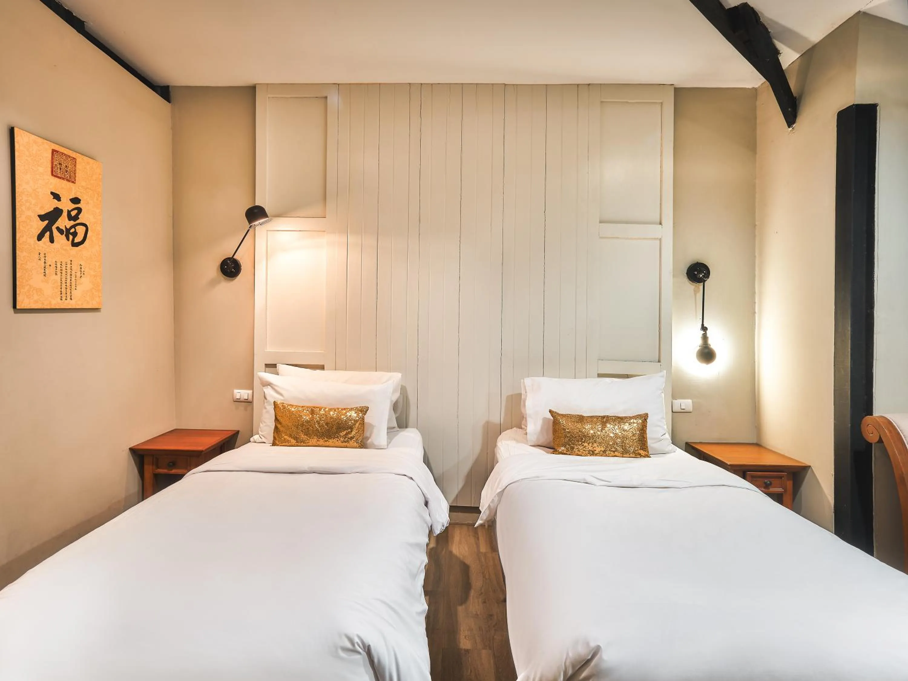 Bed in Prince Theatre Heritage Stay Hostel - Silom