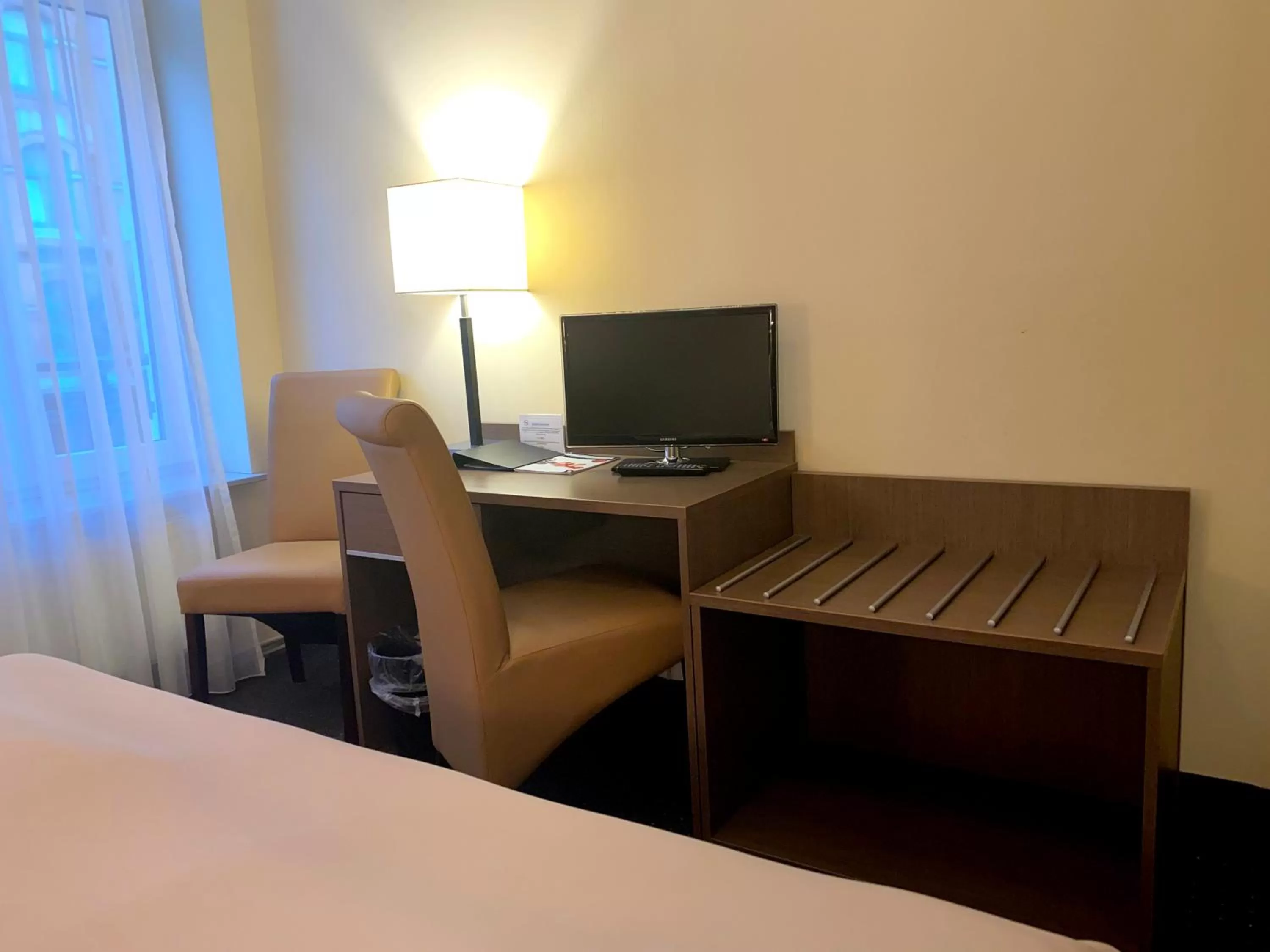 Seating area, Bed in Hotel Hansehof