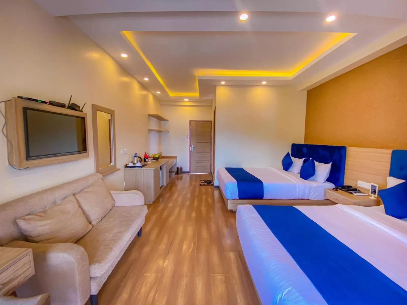 Bedroom, Bed in Majestic Lake Front Hotel & Suites