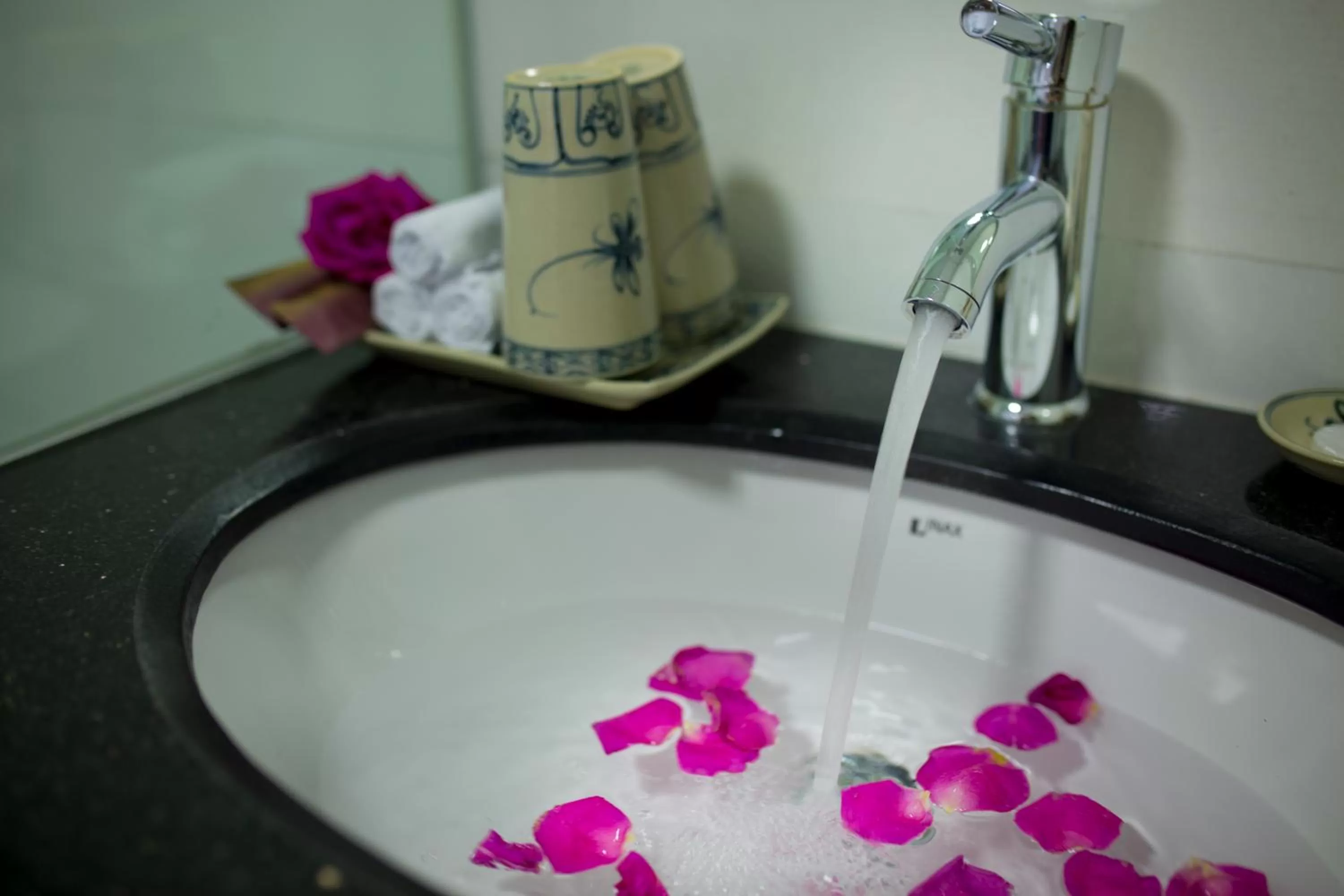 Bathroom in Antique Angel Hotel