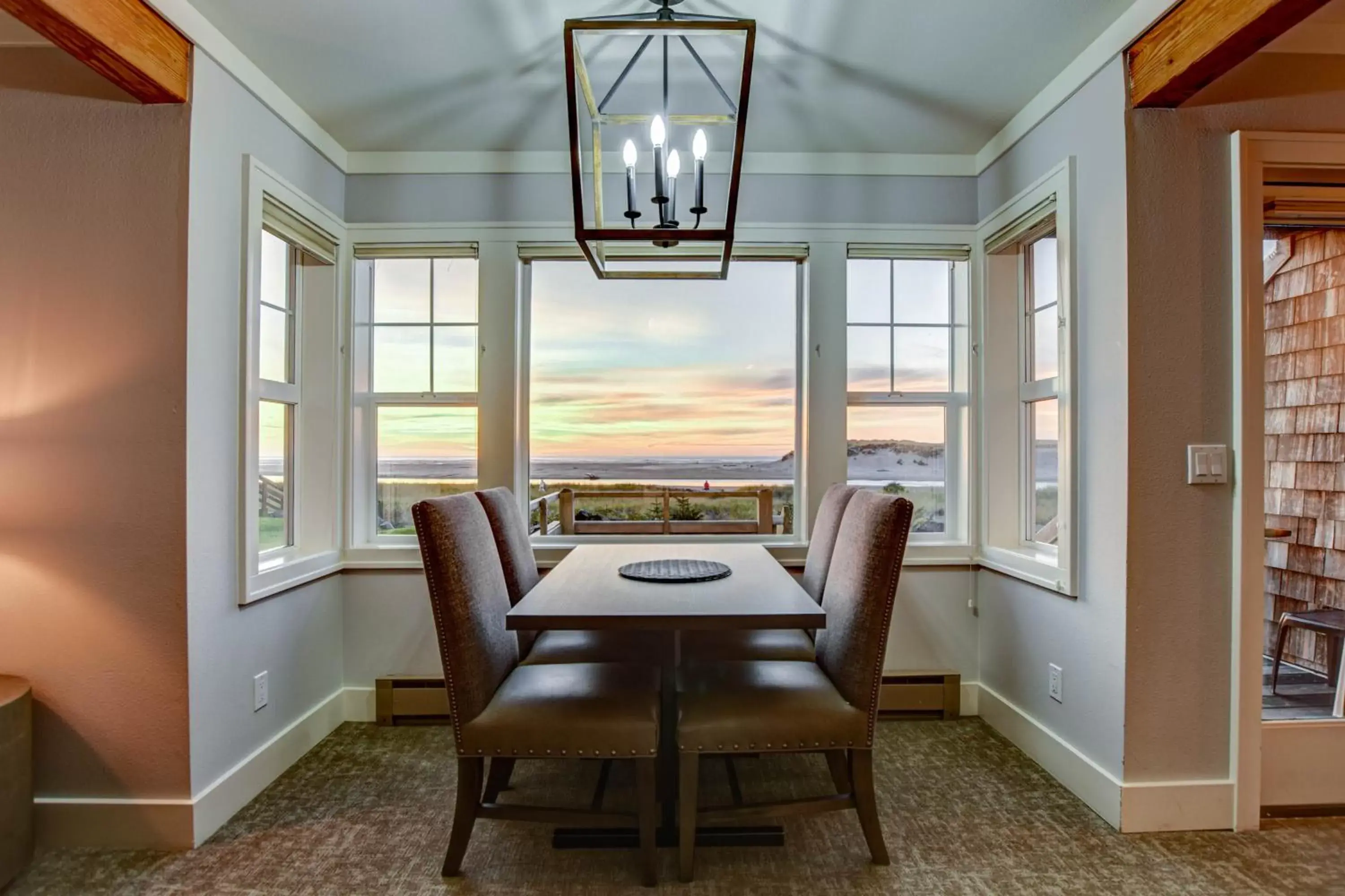 White Heron Victorian - Ocean Front One Bedroom Suite in The Waves White Heron Victorian - Ocean Front One Bedroom Suite in The Waves