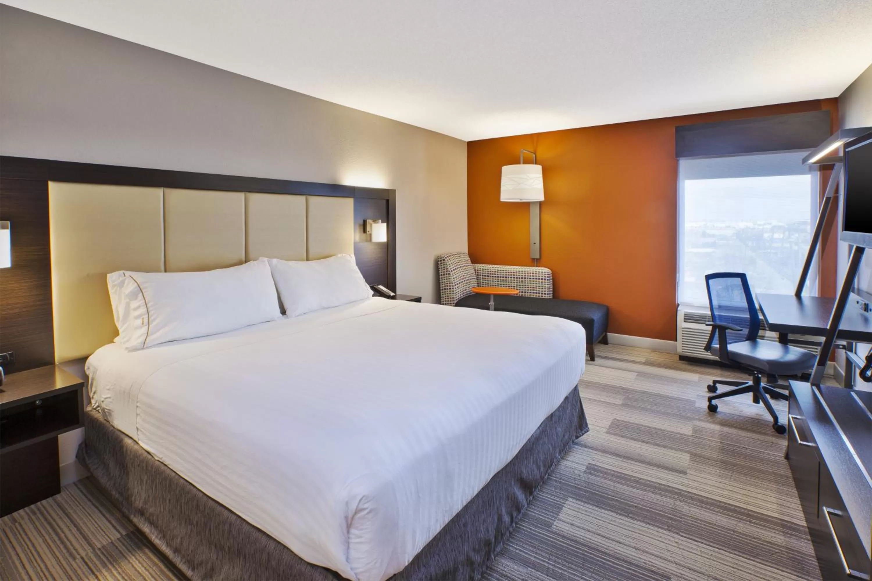 Holiday Inn Express & Suites Chicago-Midway Airport by IHG