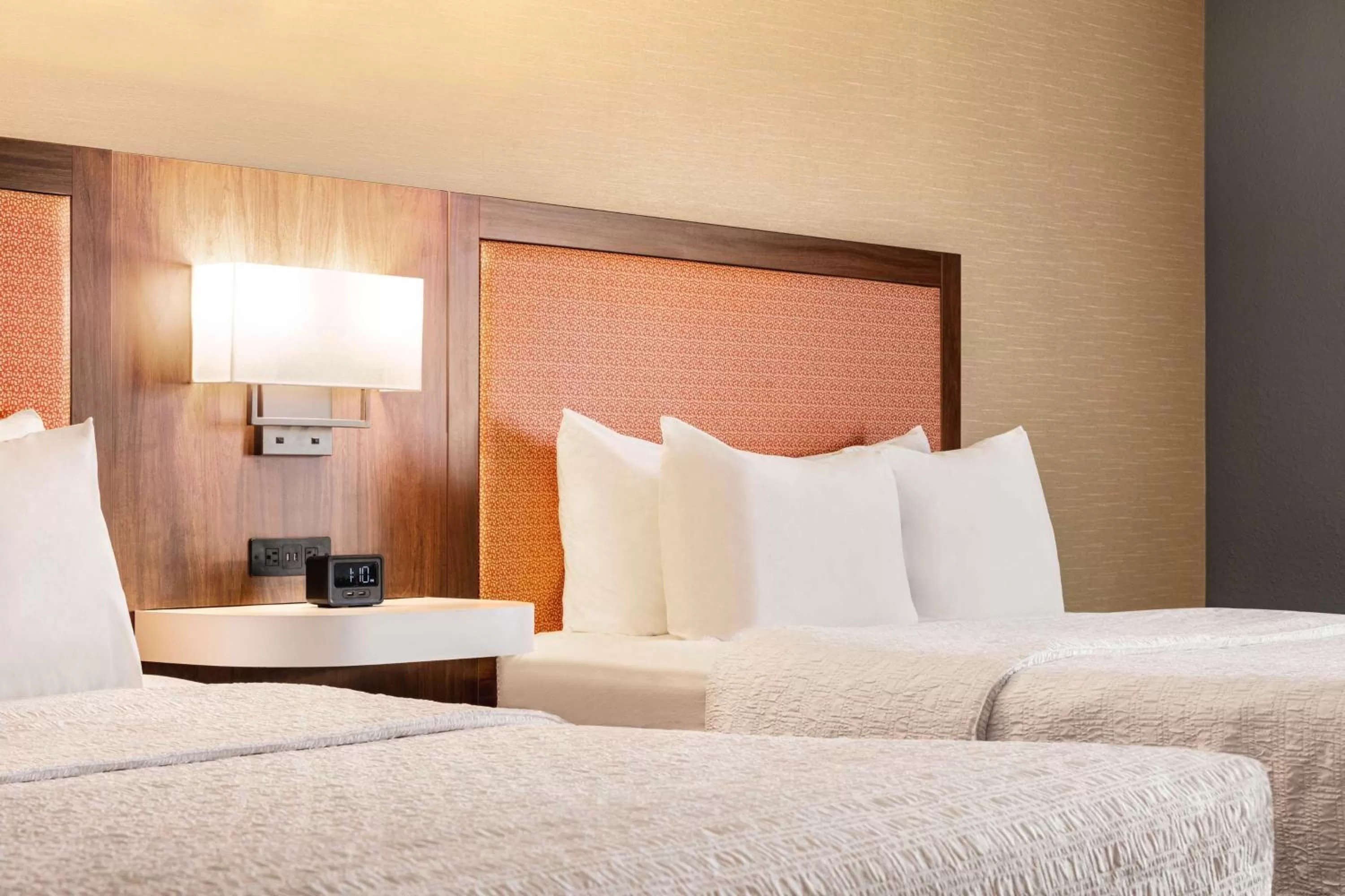 Bed in Hampton Inn & Suites Valparaiso