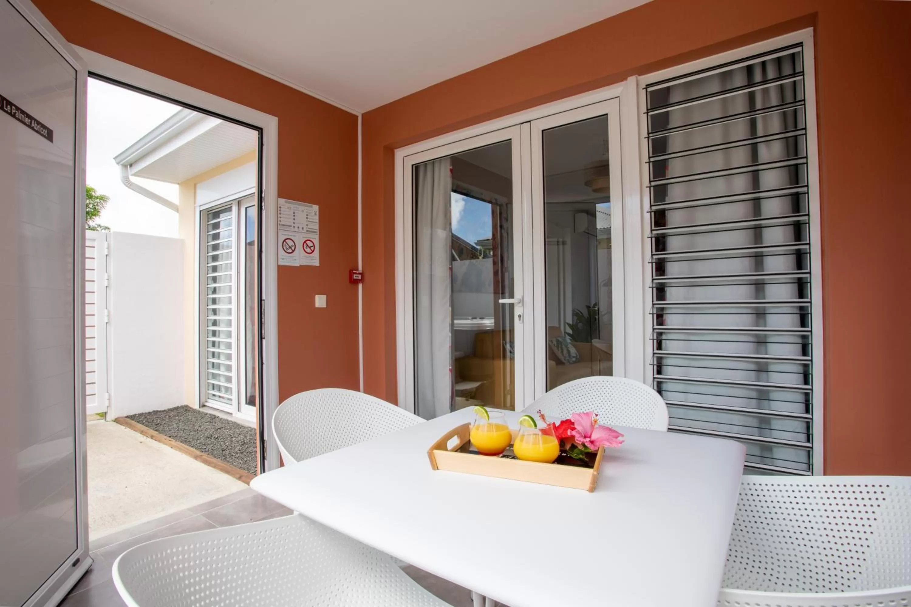 Patio in Hôtel Guadeloupe Palm Suites