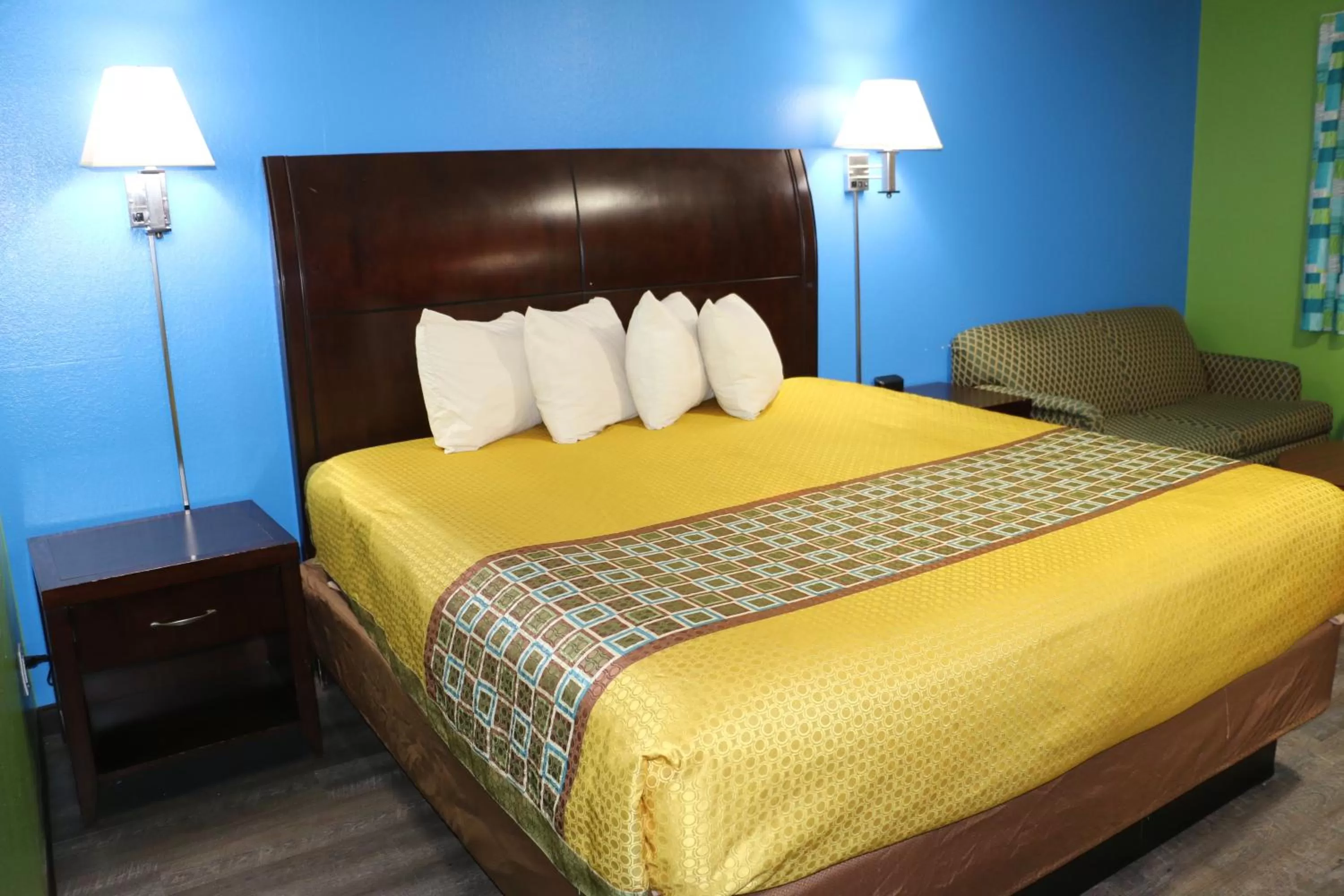 Bedroom, Bed in Amber Inn