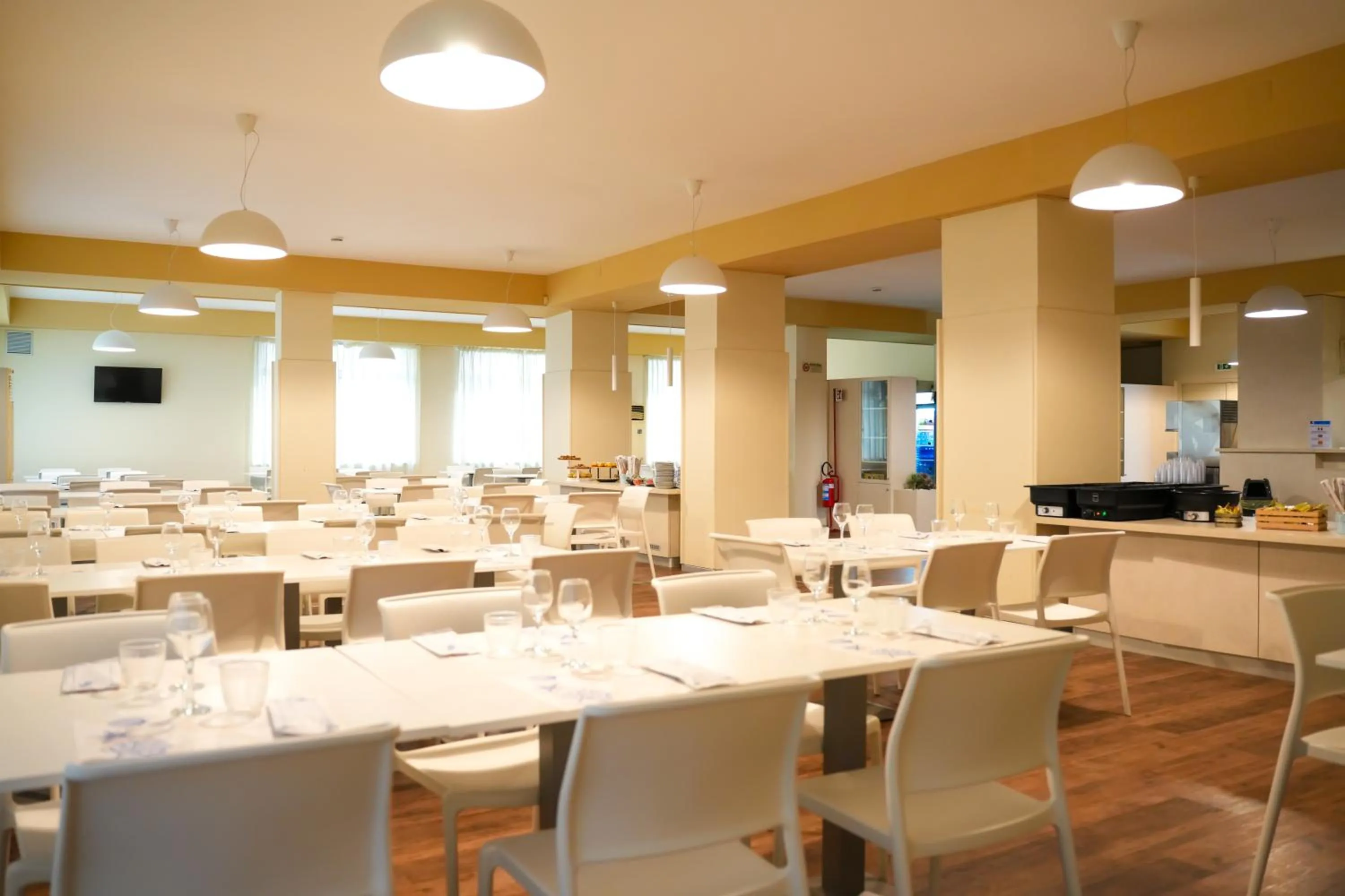 Restaurant/places to eat in Hotel Regent