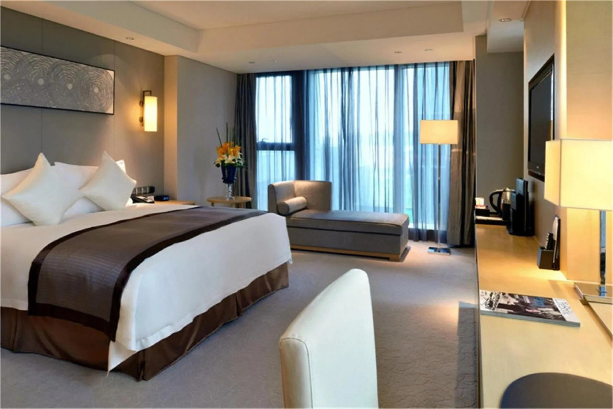 Bed in Howard Johnson IFC Plaza Ningbo