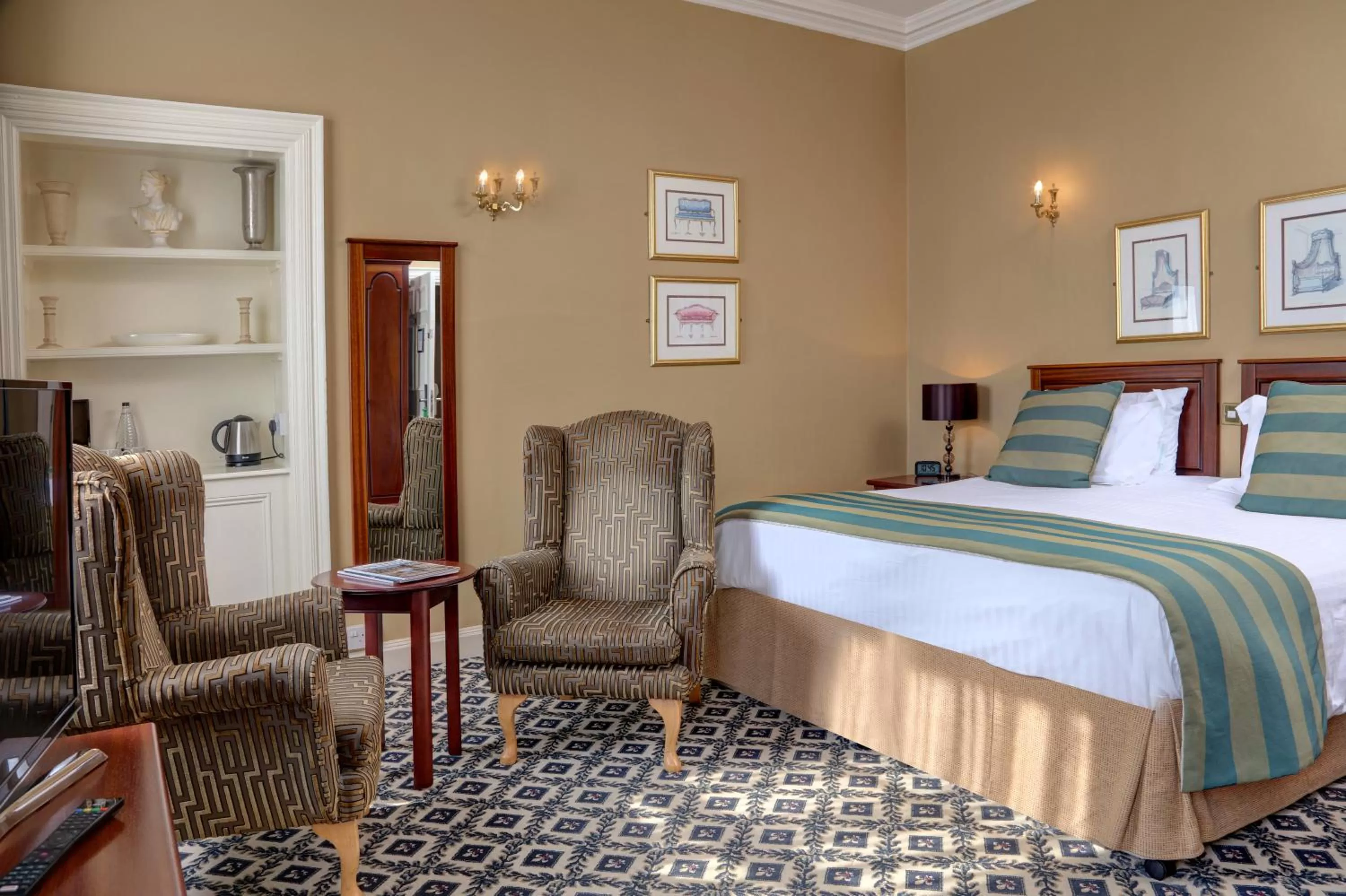 Bed in Best Western Forest and Vale Hotel