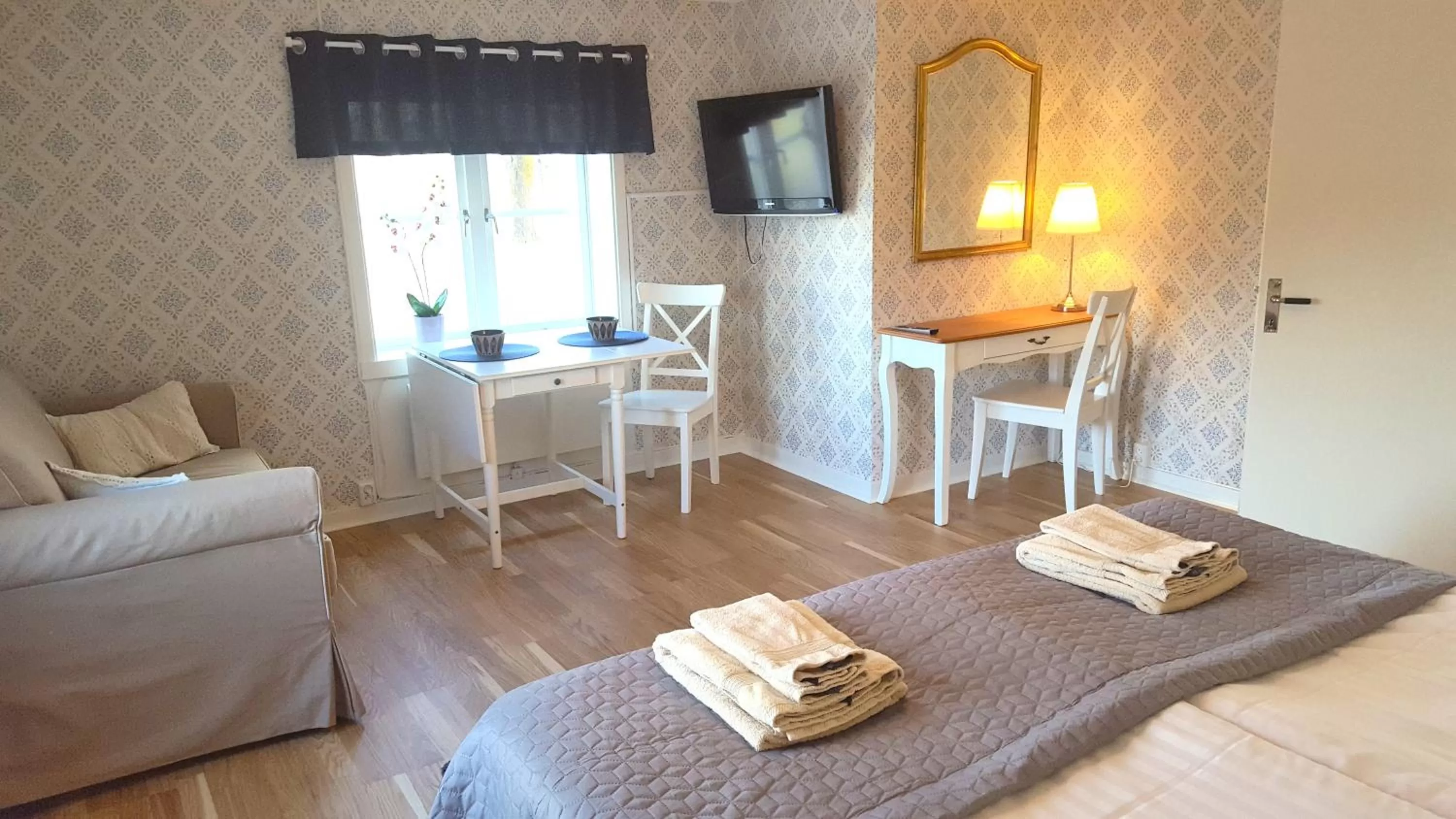 Photo of the whole room, Bed in Långshyttans Brukshotell